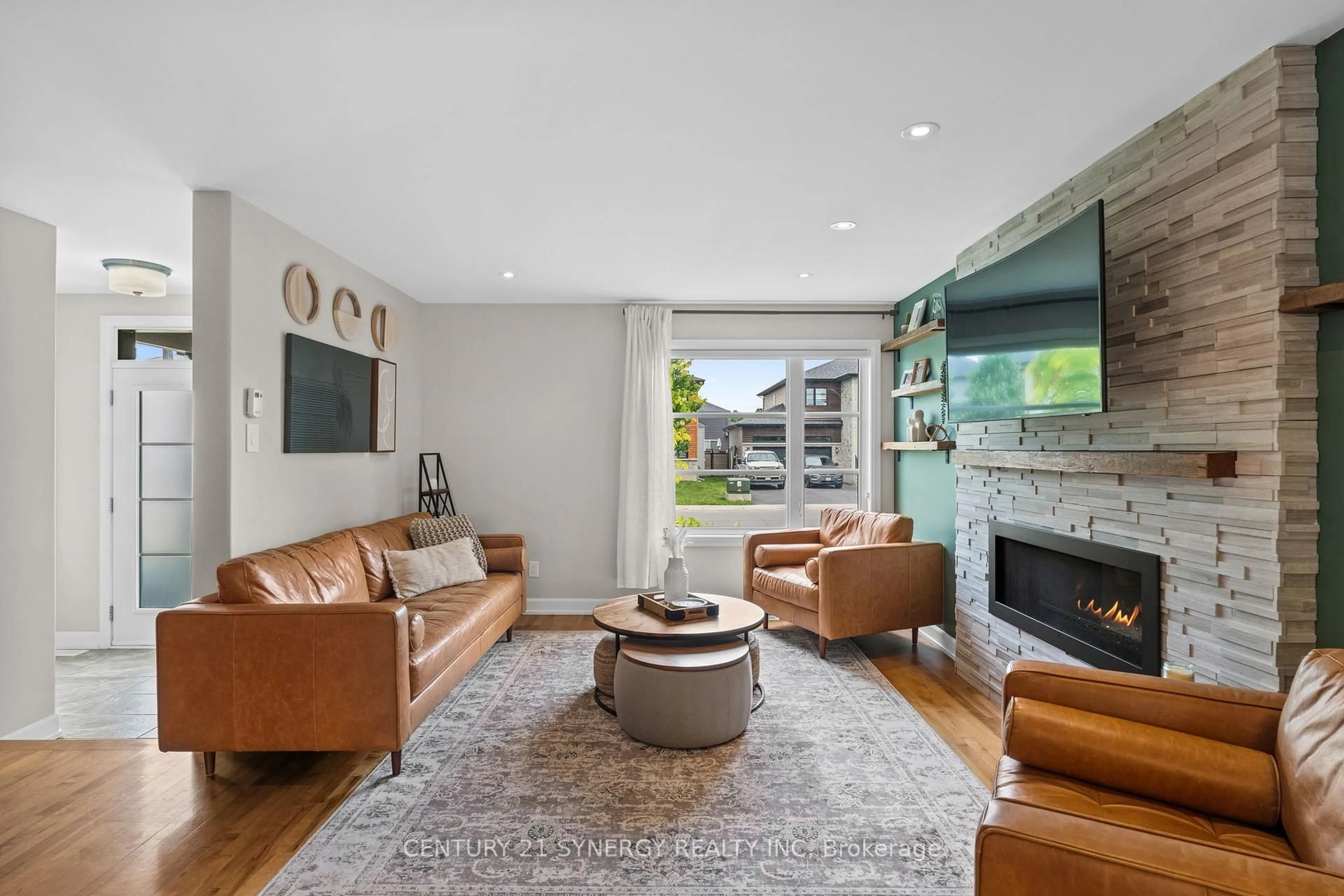 Living room with furniture, unknown for 406 Provence Ave, Russell Ontario K0A 1W0