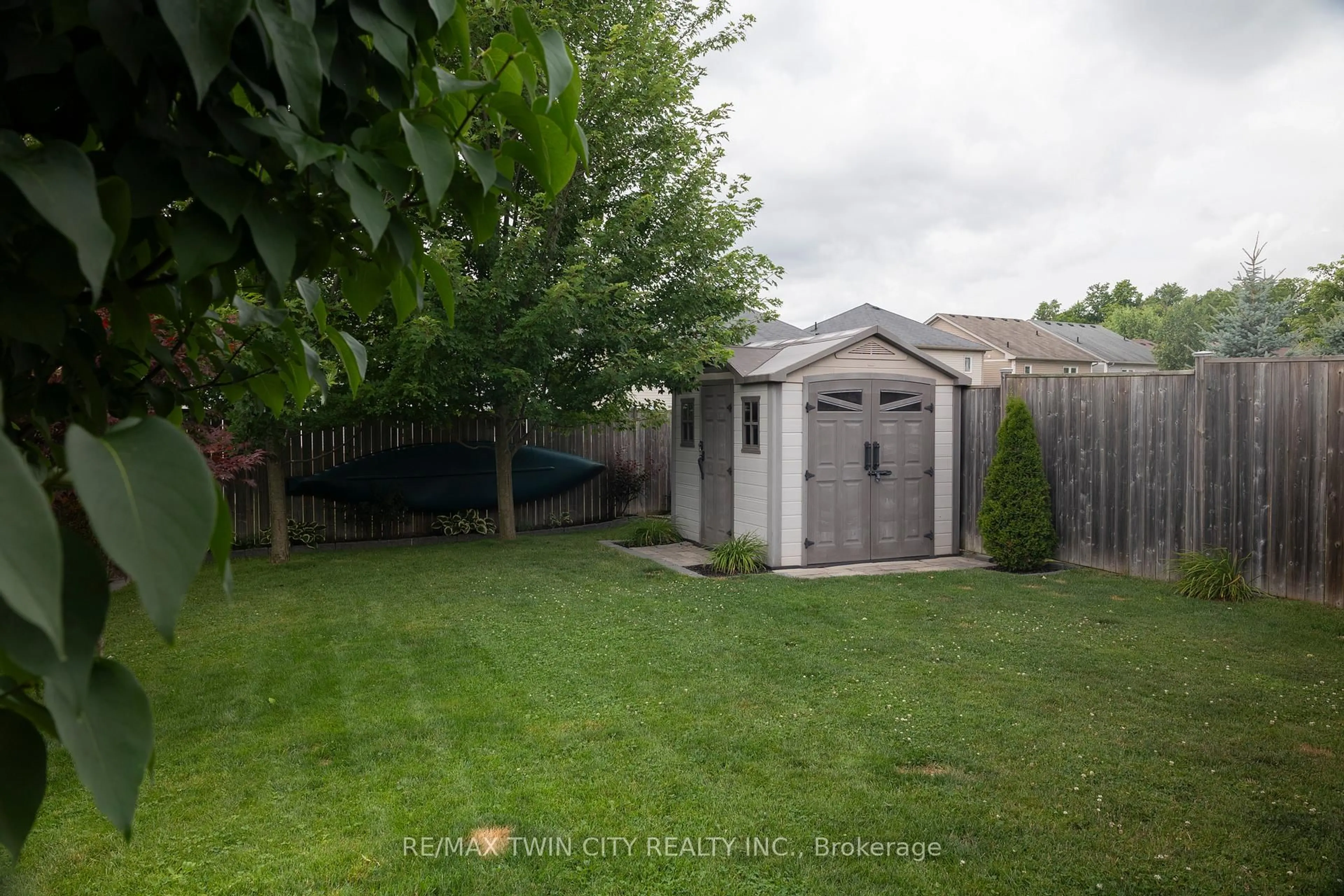 Shed for 20 MERRITT Lane, Brantford Ontario N3T 0E8