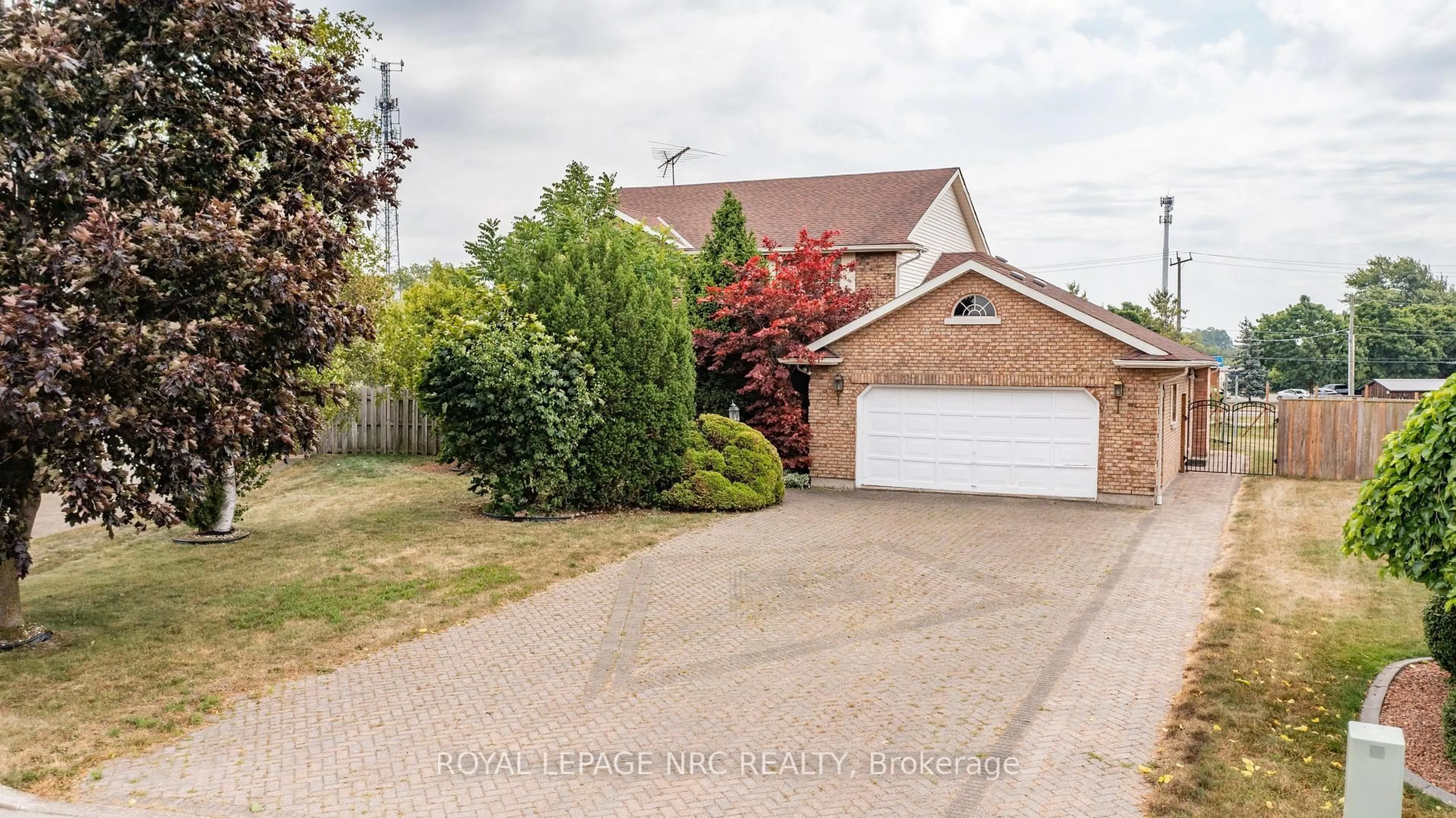 A pic from outside/outdoor area/front of a property/back of a property/a pic from drone, street for 3 Elmvale Cres, Port Colborne Ontario L3K 5Z9