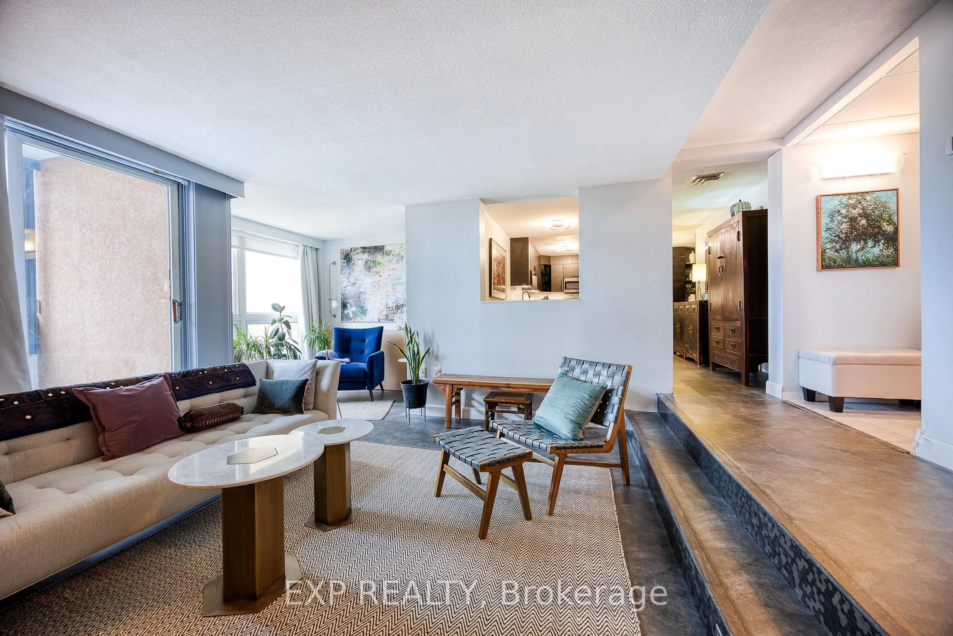 Indoor entryway for 373 Laurier Ave #1003, Ottawa Ontario K1N 8X6