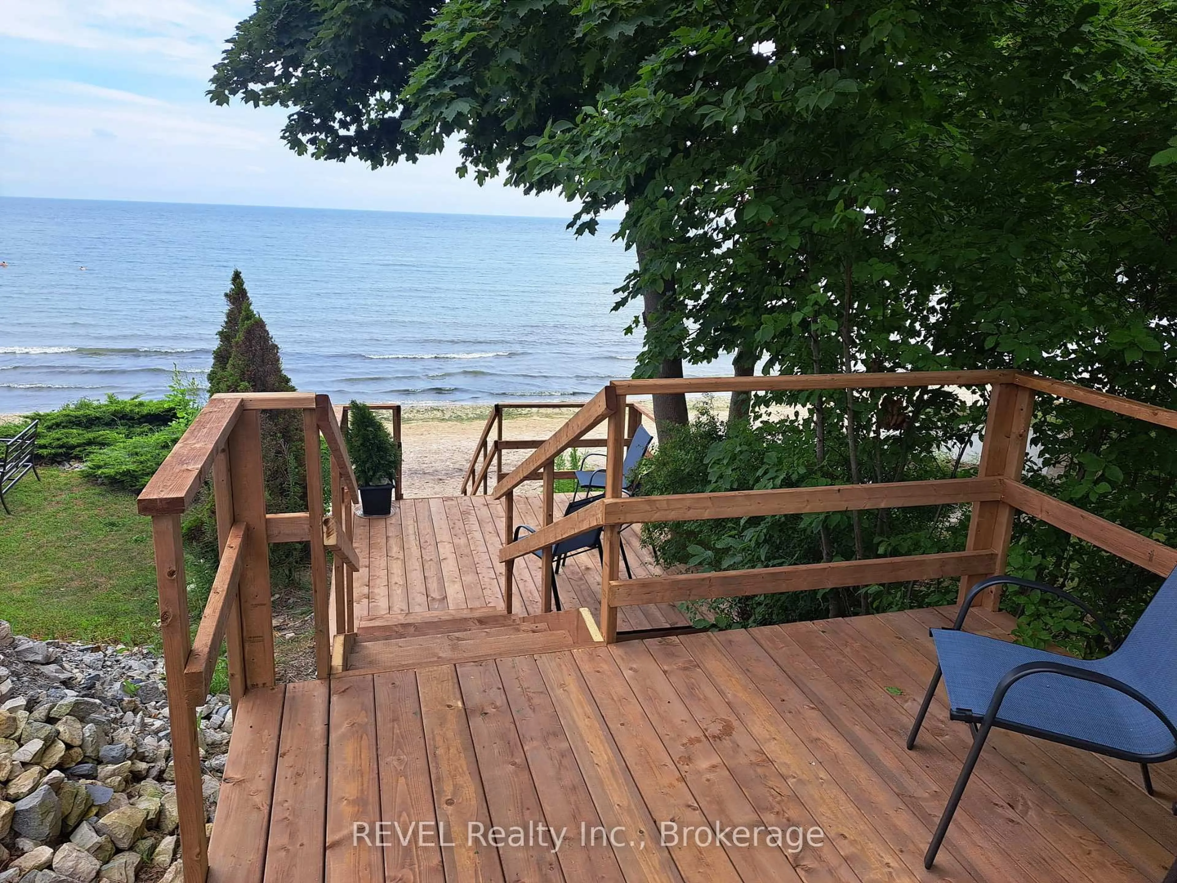 Patio, water/lake/river/ocean view for 80 Lighthouse Dr, Haldimand Ontario N1A 2W6