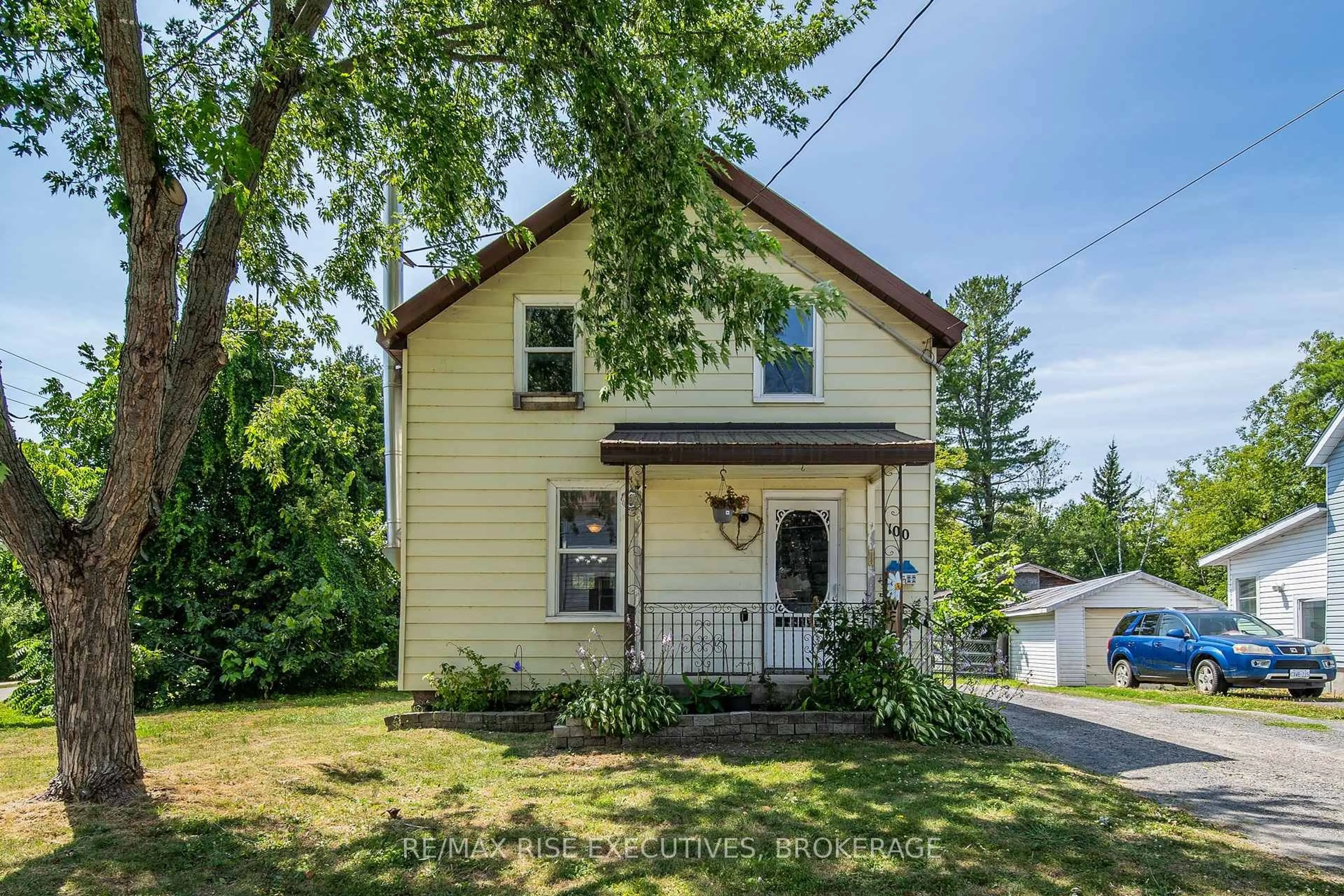 Home with vinyl exterior material, street for 100 Elm St, Gananoque Ontario K7G 2S9