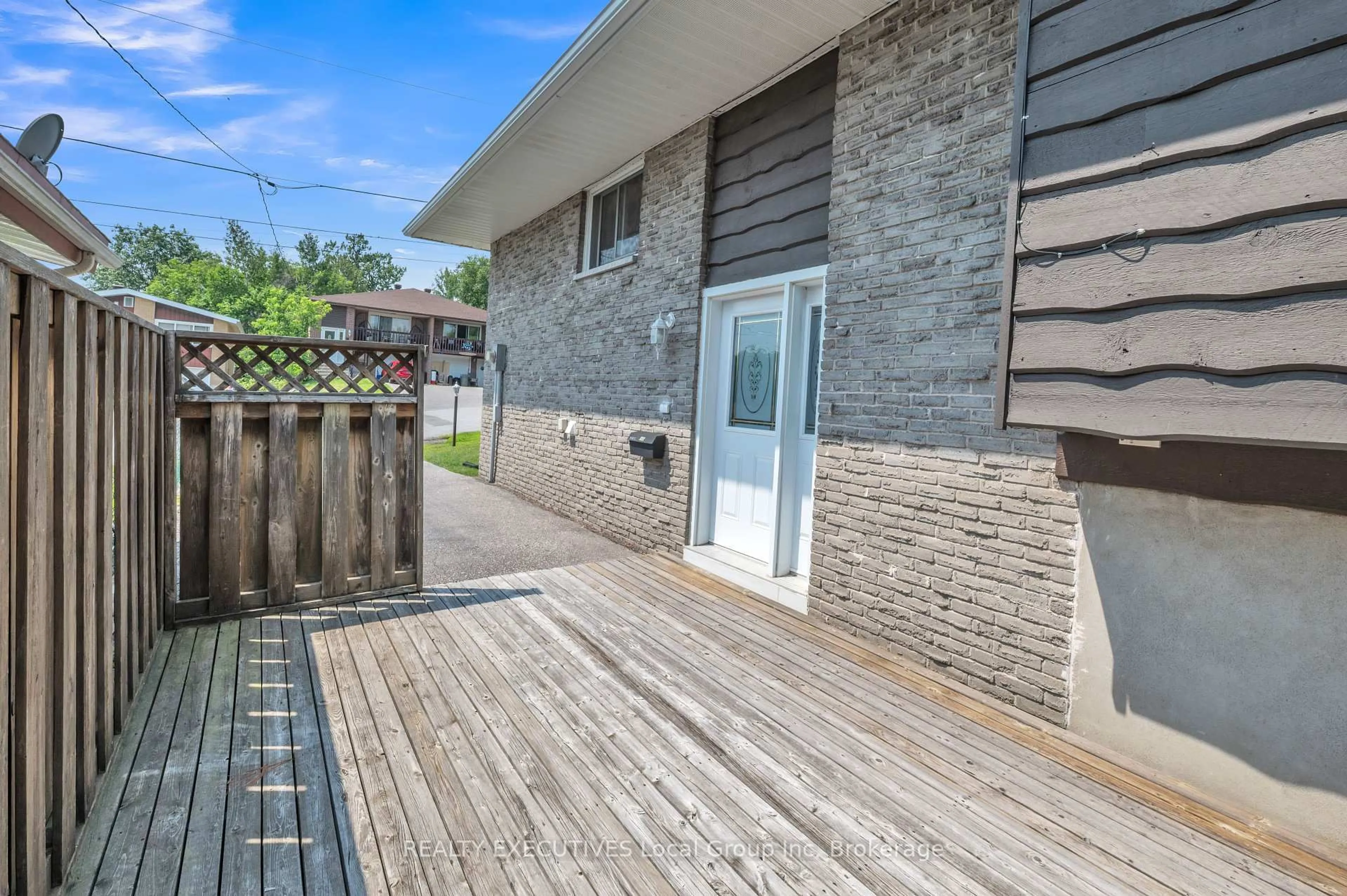 Patio, street for 546 SPARKS St, North Bay Ontario P1B 7S9