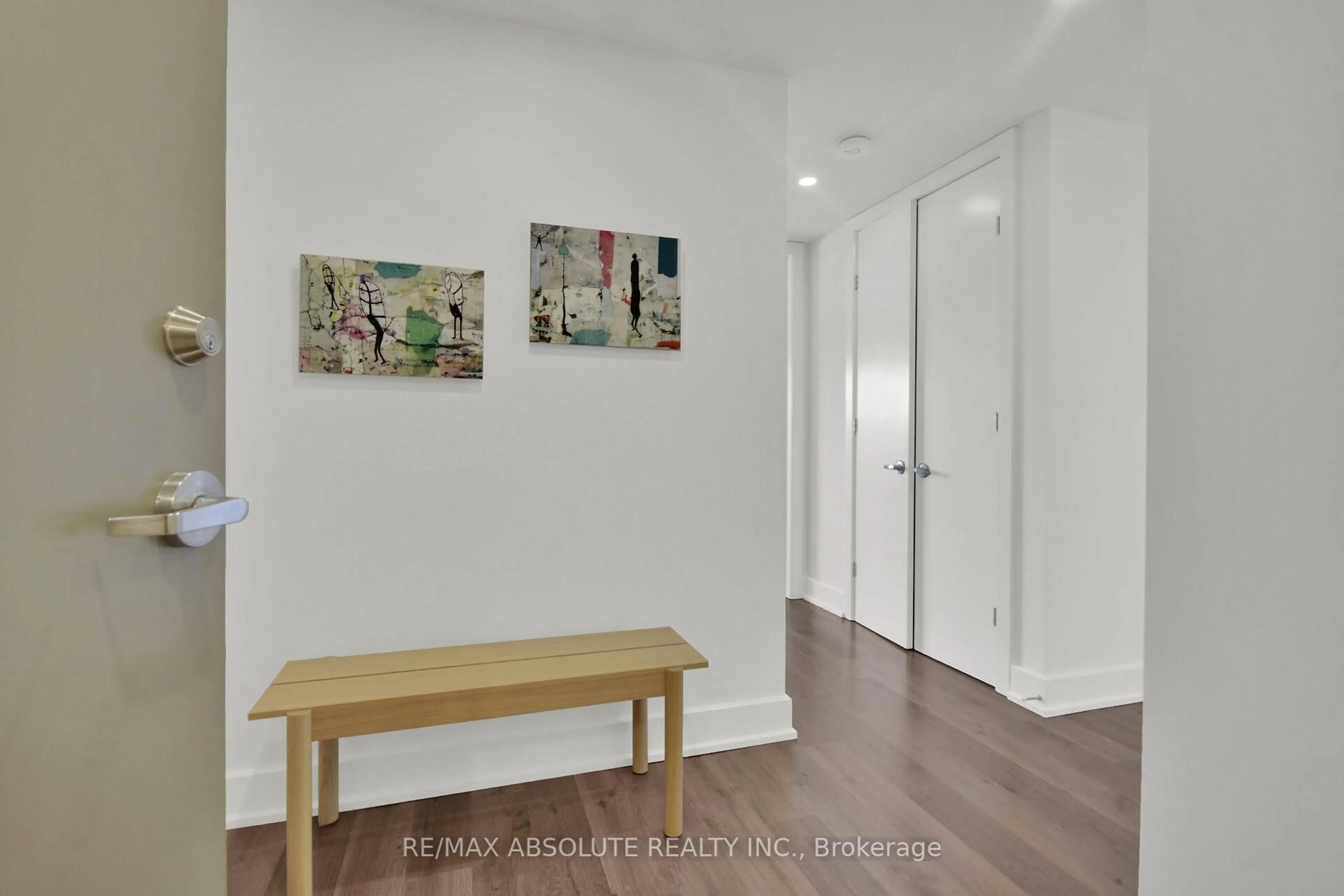 Indoor entryway for 7 Marquette Ave #606, Ottawa Ontario K1L 8A7