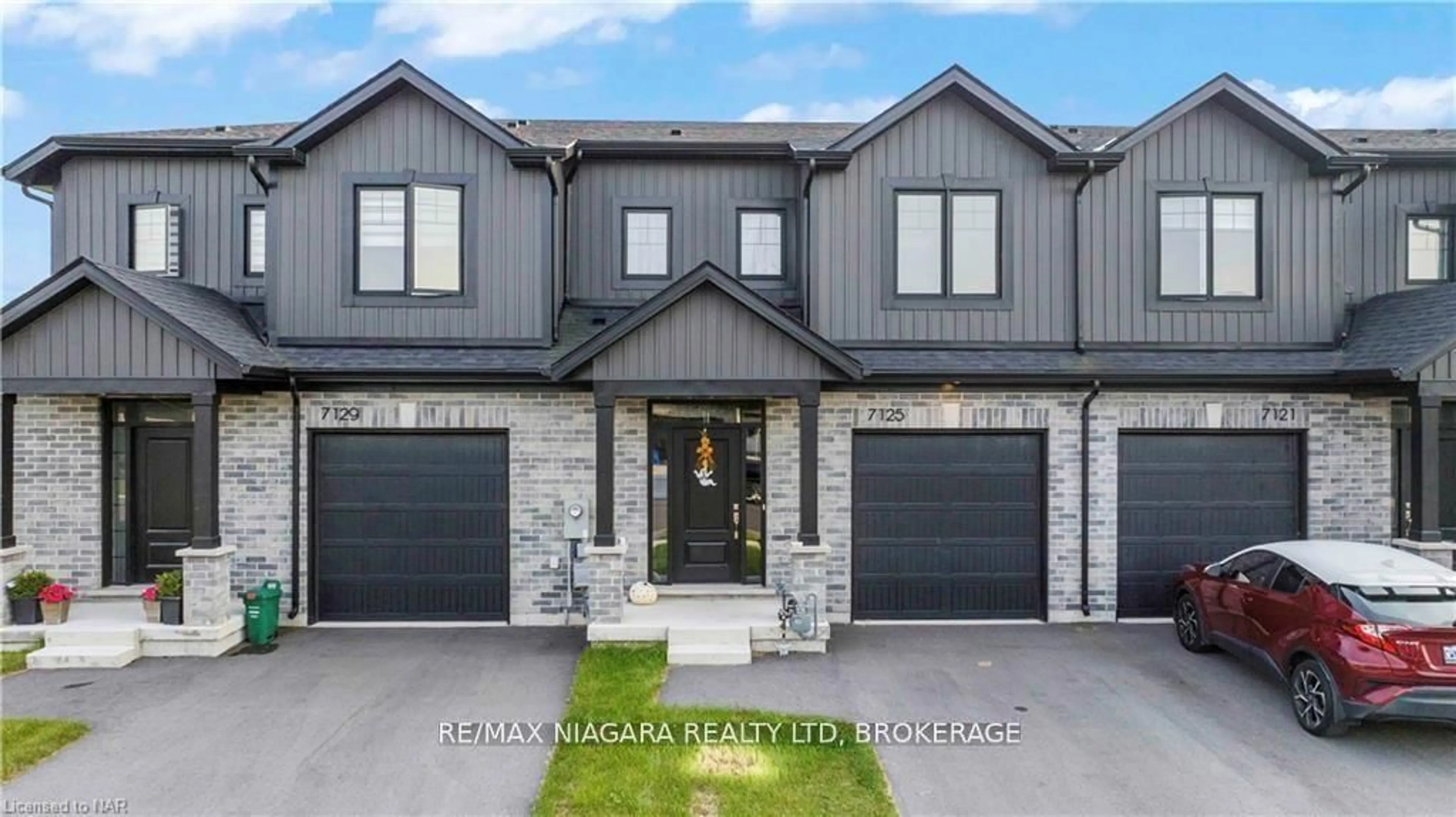 Home with brick exterior material, street for 7125 PARSA St, Niagara Falls Ontario L2H 3T2