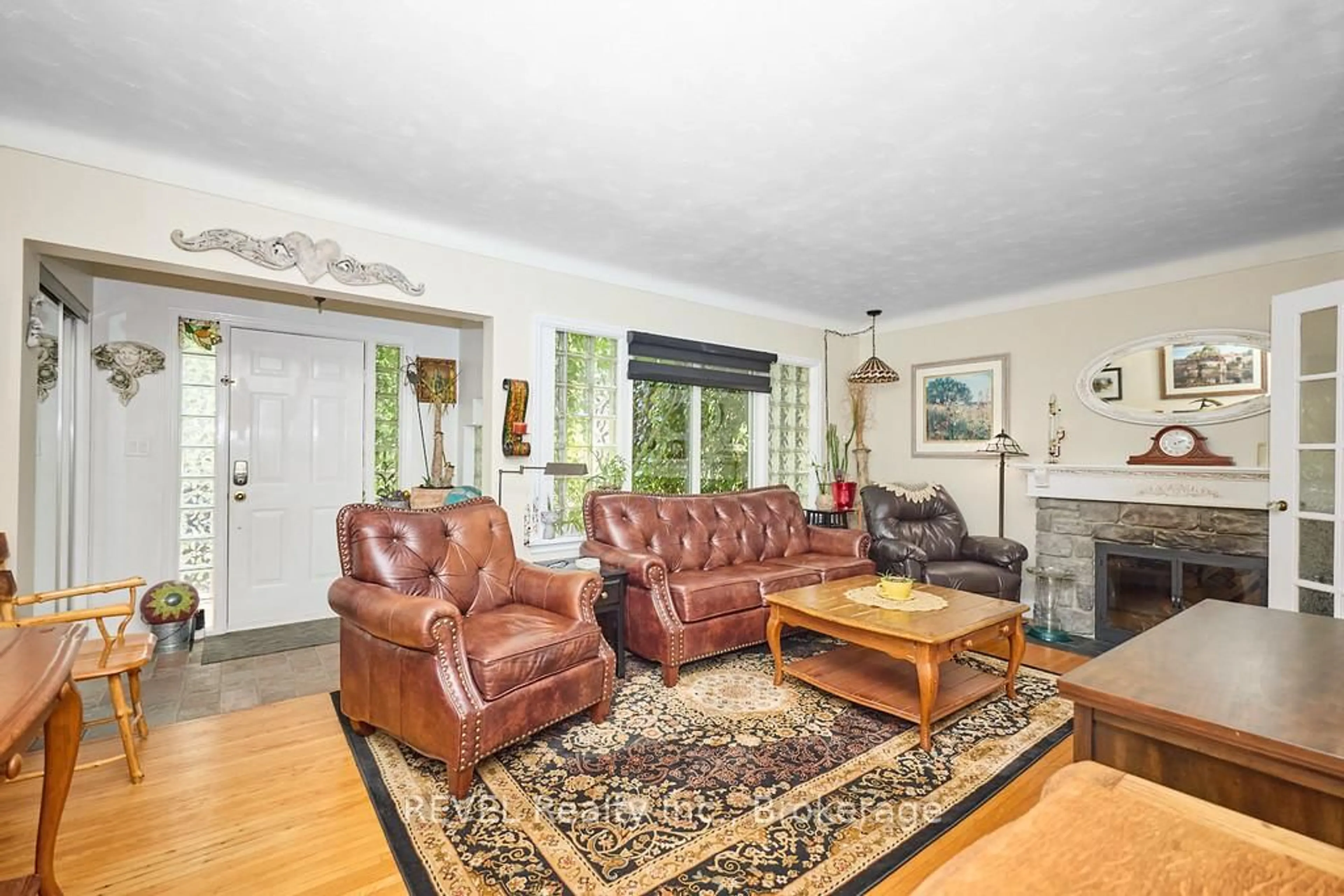 Living room with furniture, unknown for 6343 Division St, Niagara Falls Ontario L2G 1J9