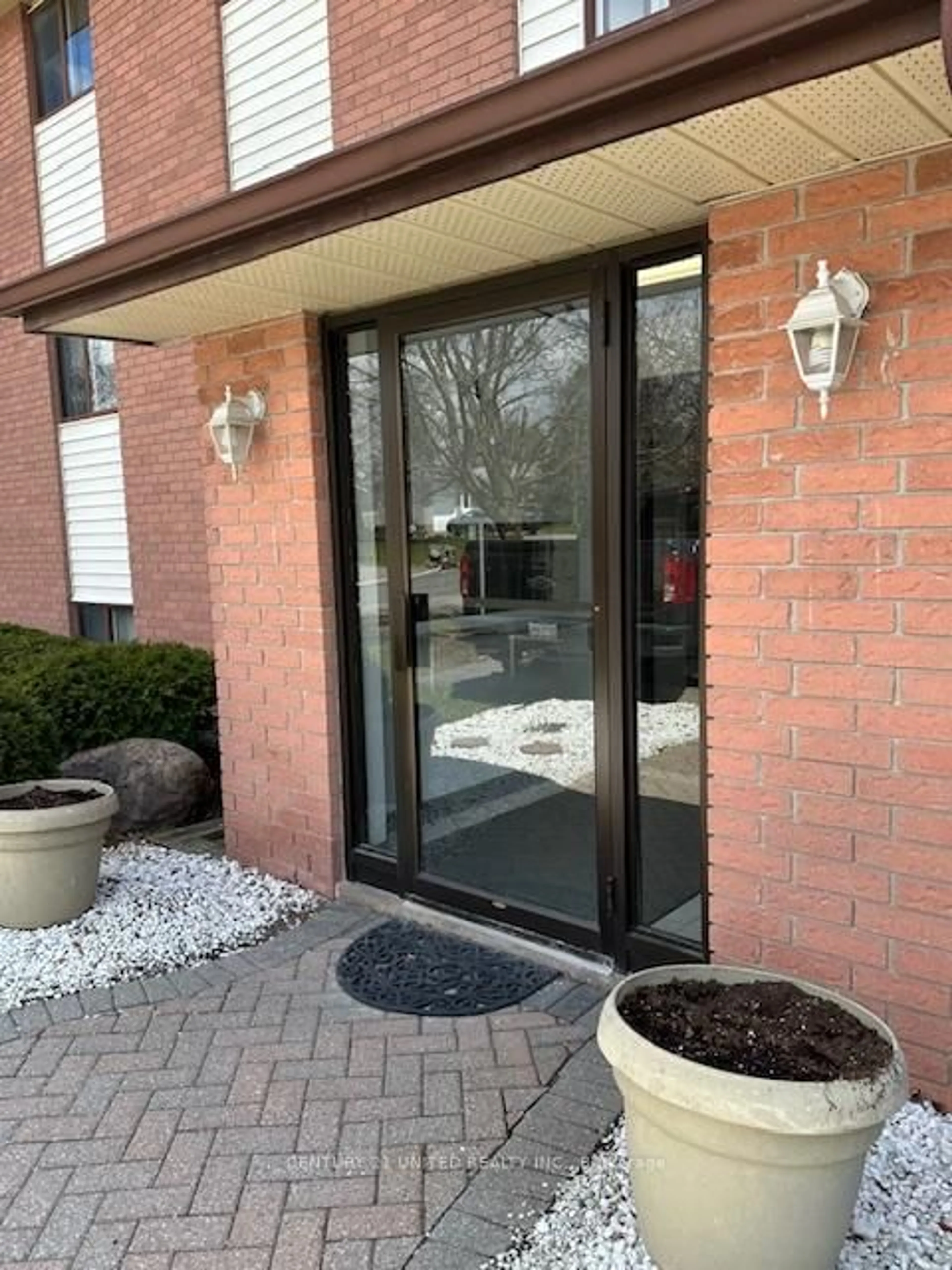 Indoor entryway for 1429 Clearview Dr #304, Peterborough West Ontario K9K 1X8