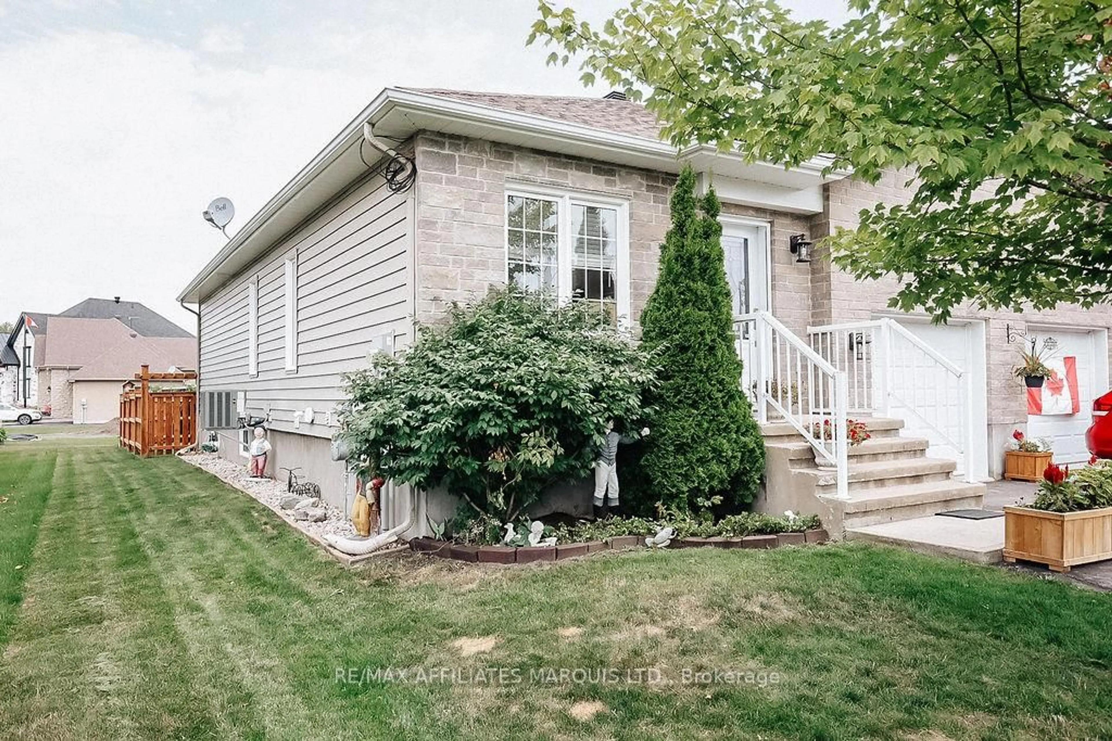 Home with vinyl exterior material, street for 133 St George St, North Glengarry Ontario K0C 1A0