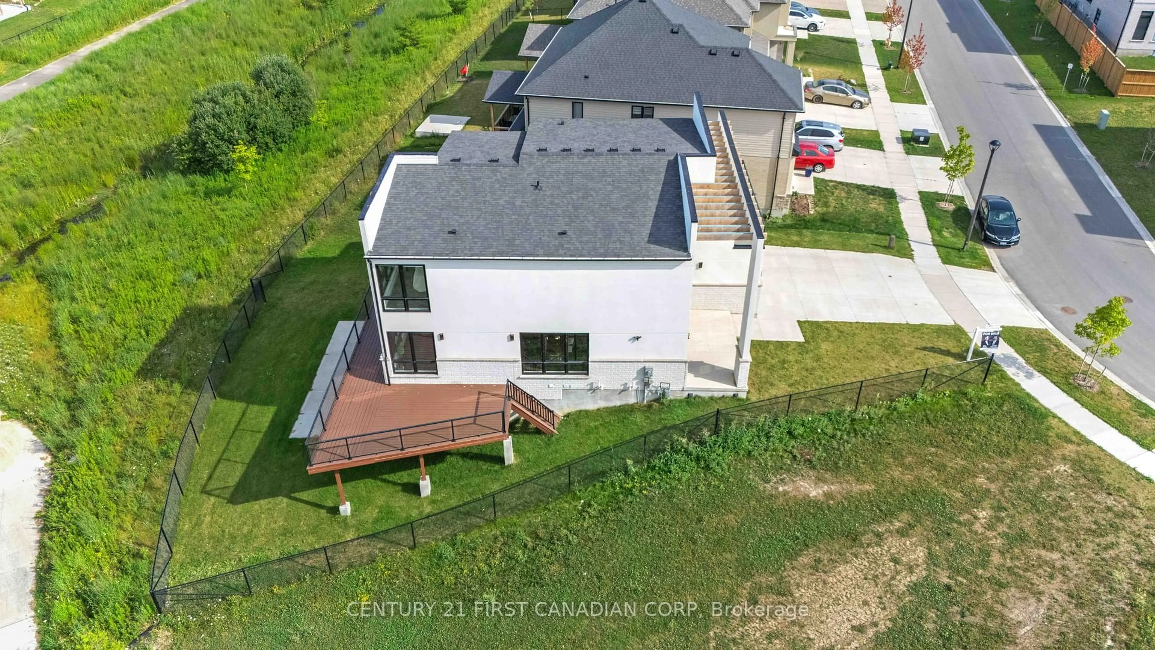 A pic from outside/outdoor area/front of a property/back of a property/a pic from drone, building for 1429 MEDWAY PARK Dr, London North Ontario N6G 0Z6
