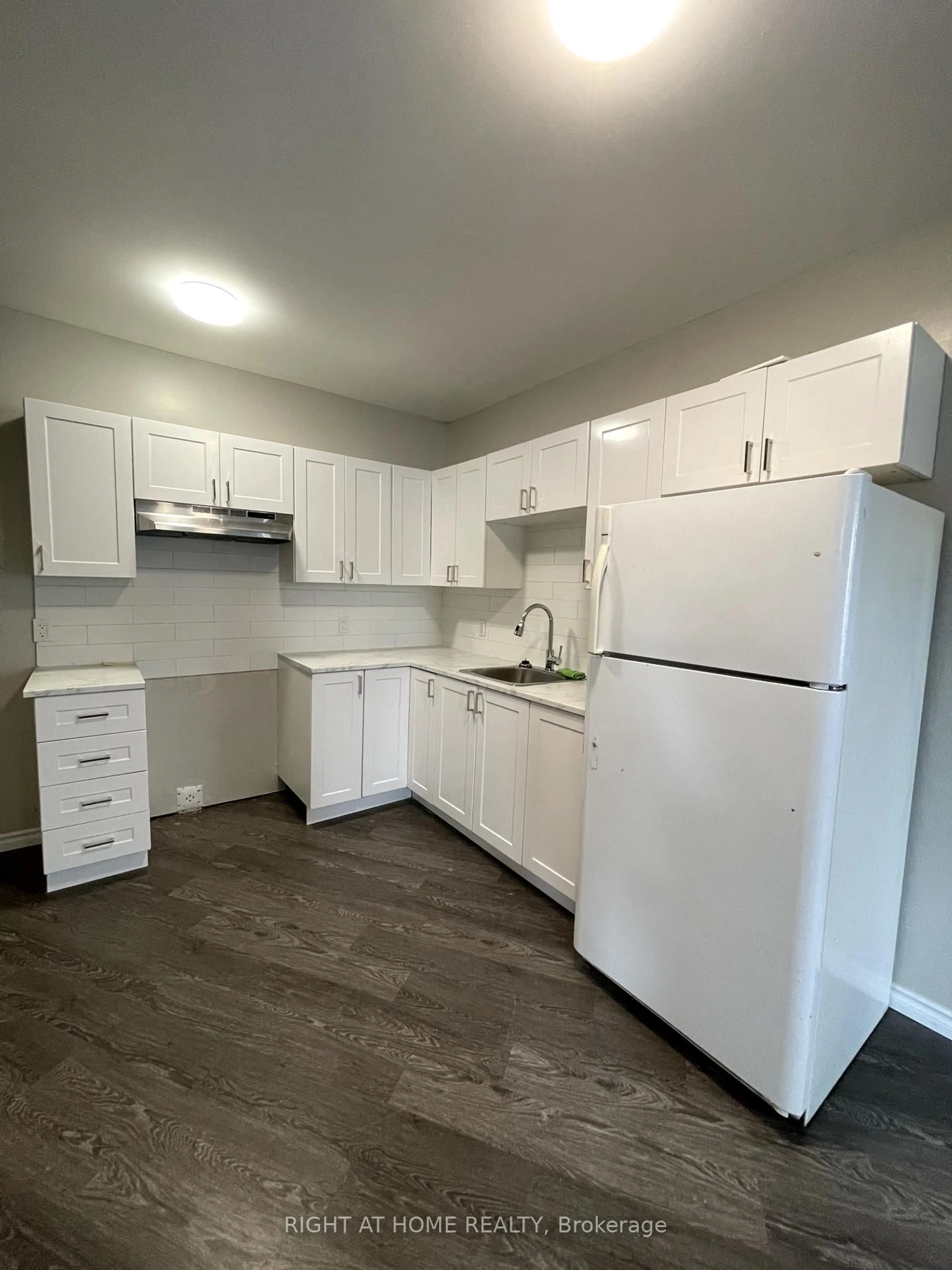 Standard kitchen, unknown for 18 Wellington St, Sault Ste Marie Ontario P6A 1H1
