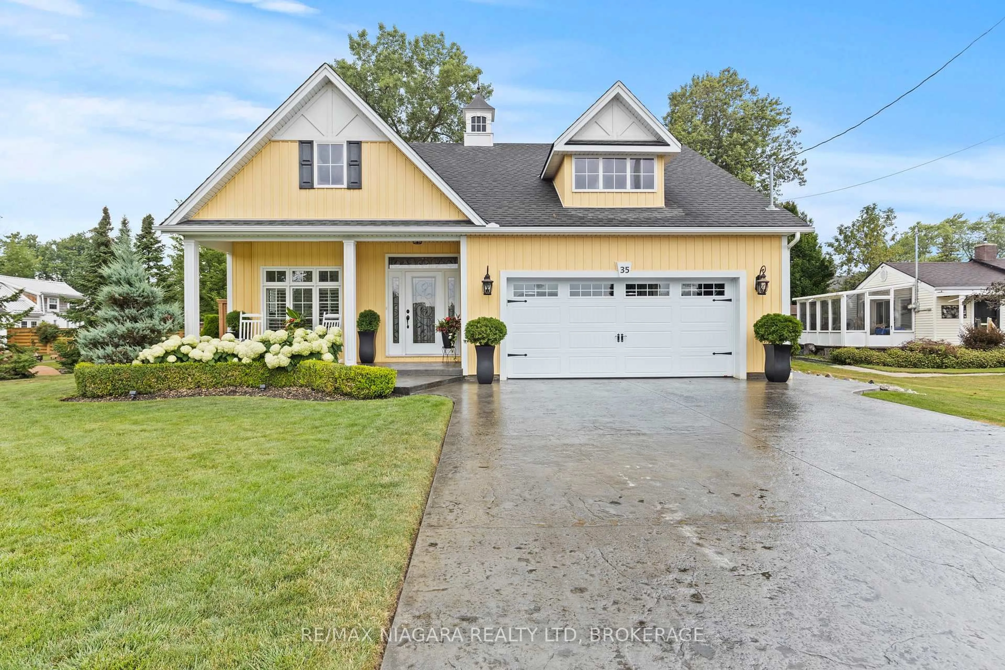 Home with vinyl exterior material, street for 35 Burleigh Rd, Fort Erie Ontario L0S 1N0