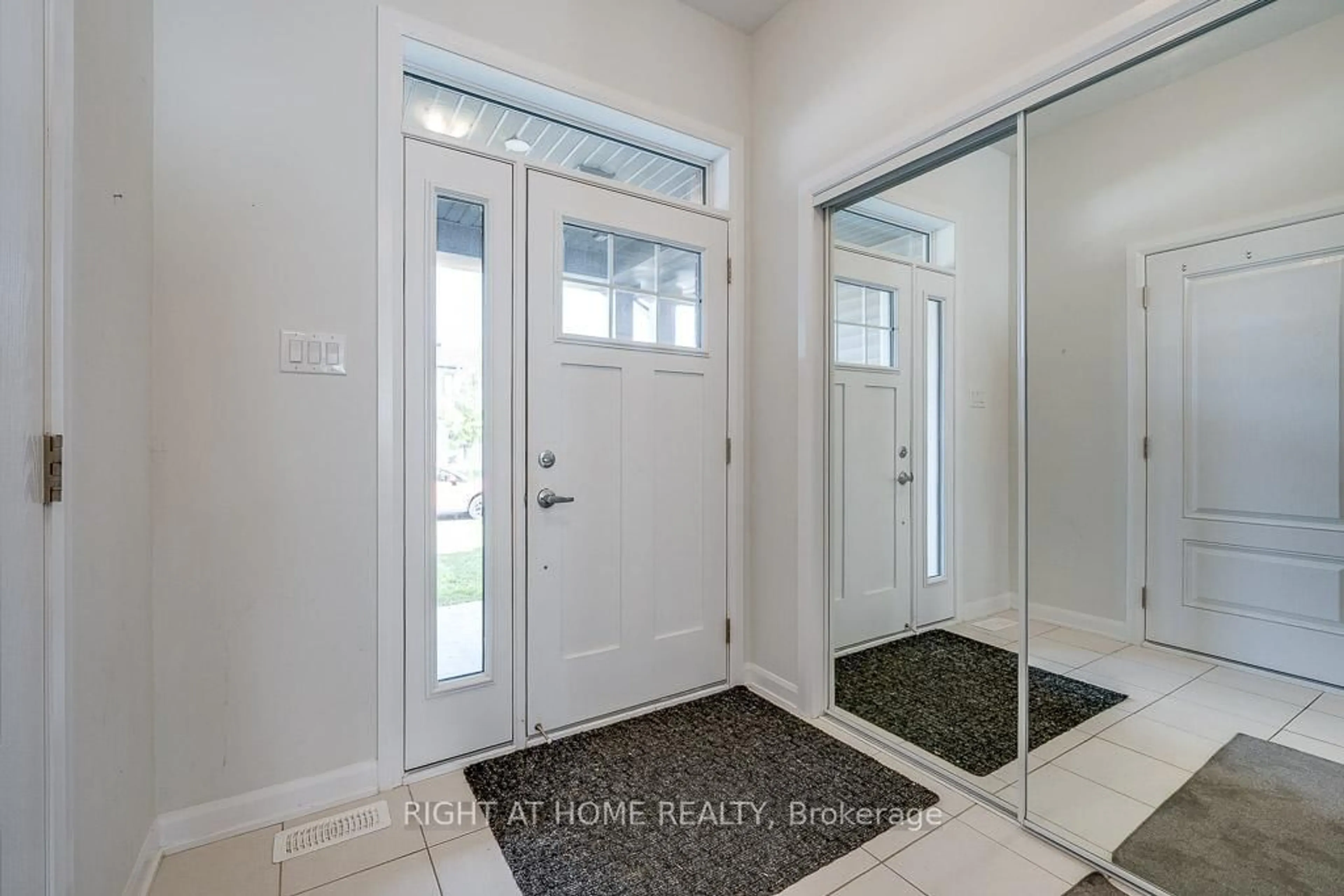 Indoor entryway for 301 Drumlish Lane, Ottawa Ontario K2J 6Y1