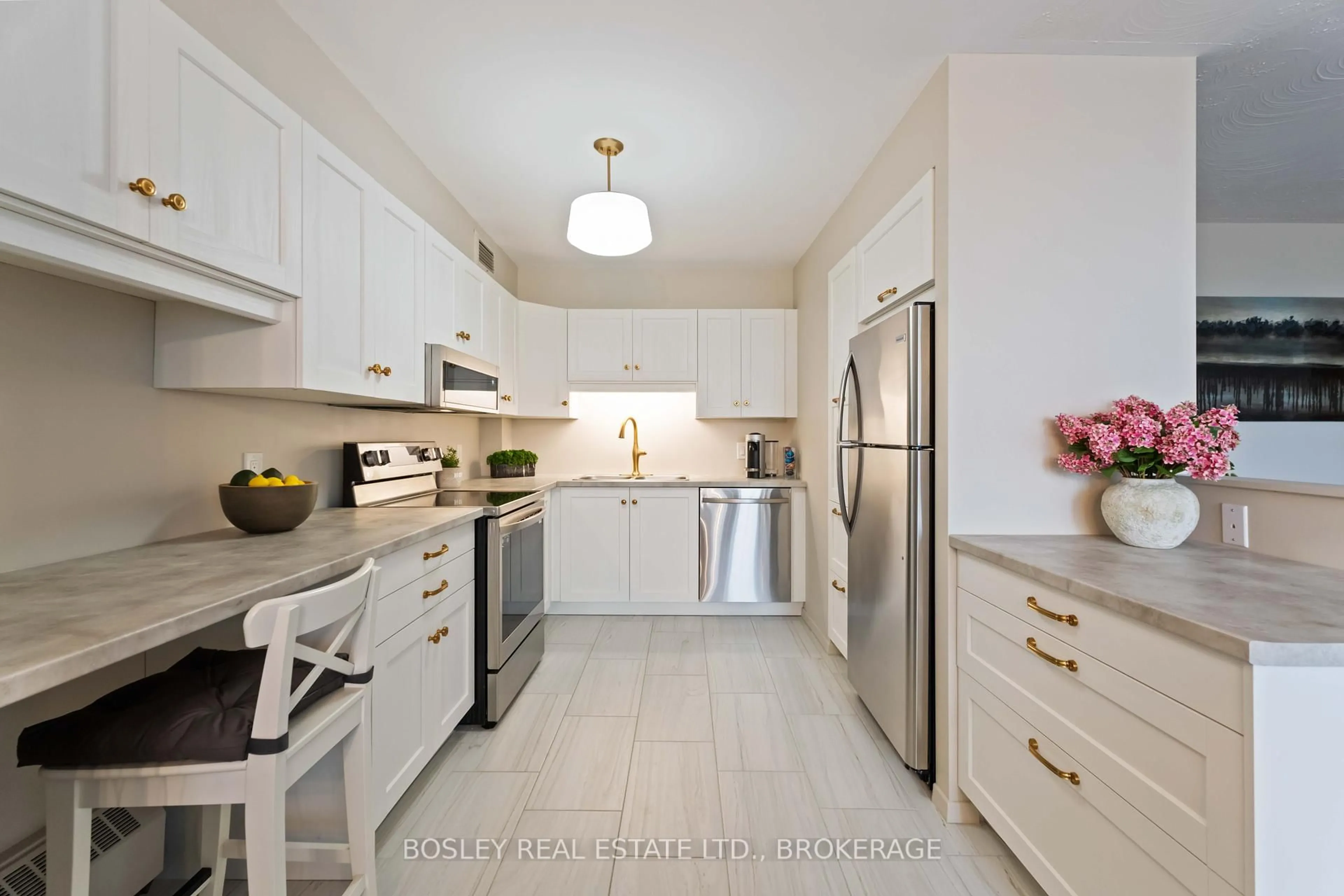 Unknown for 15 TOWERING HEIGHTS Blvd #102, St. Catharines Ontario L2T 3G7