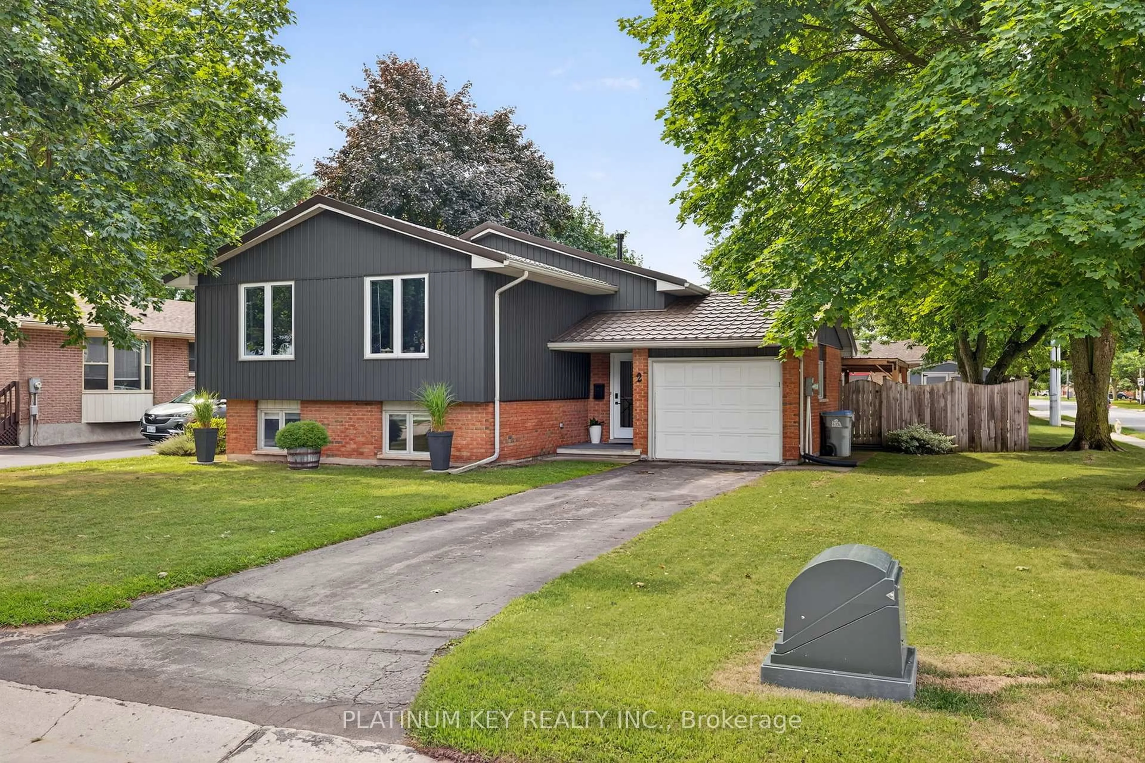 Home with vinyl exterior material, street for 2 Arva Crt, Strathroy-Caradoc Ontario N7G 3R7
