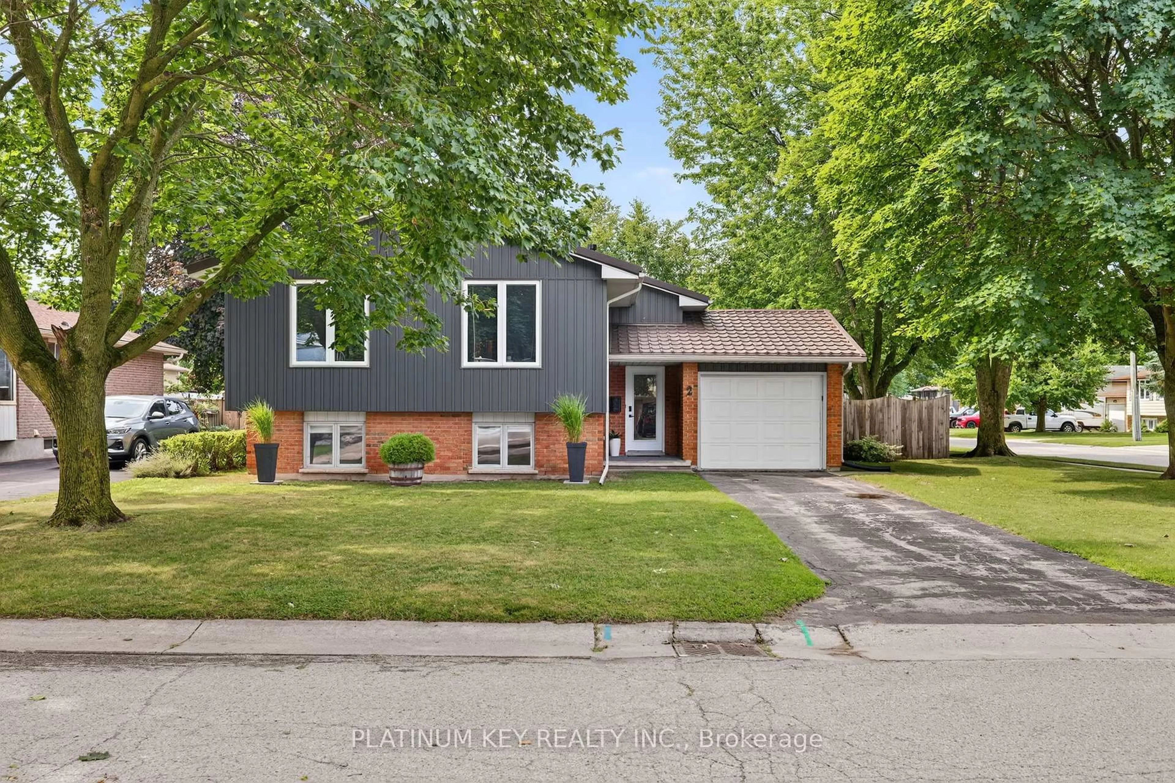 Home with brick exterior material, street for 2 Arva Crt, Strathroy-Caradoc Ontario N7G 3R7