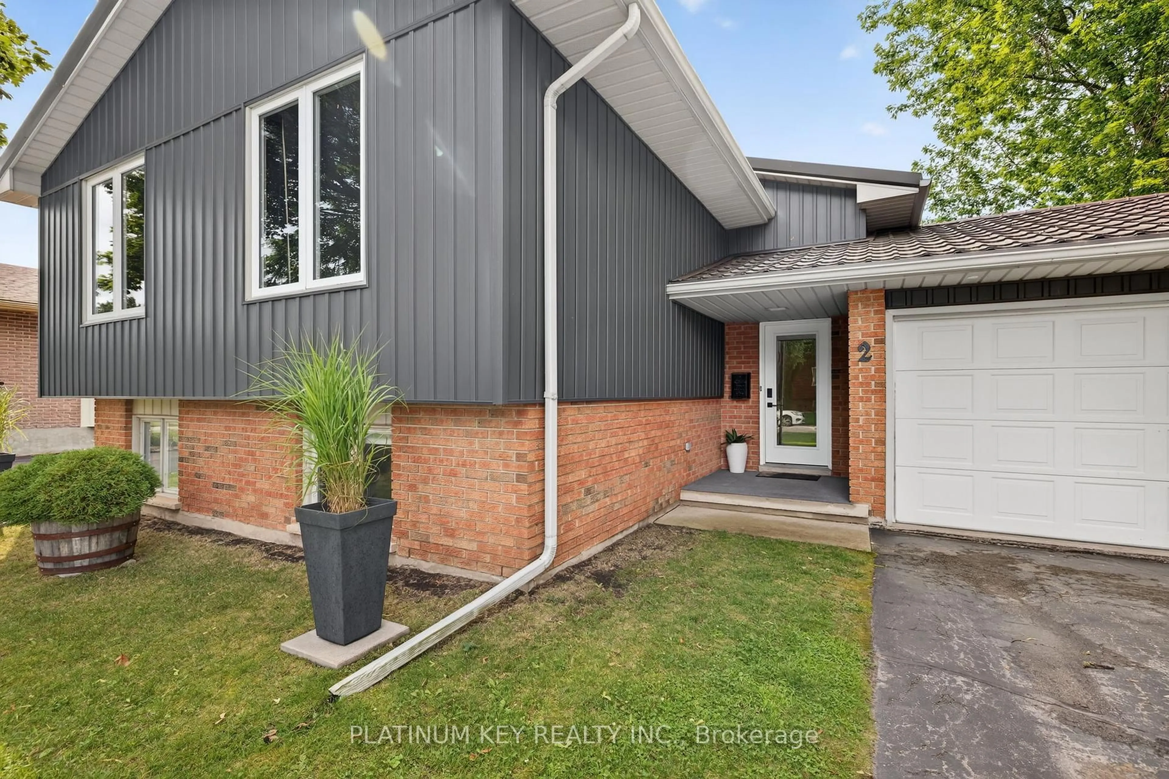 Home with brick exterior material, street for 2 Arva Crt, Strathroy-Caradoc Ontario N7G 3R7