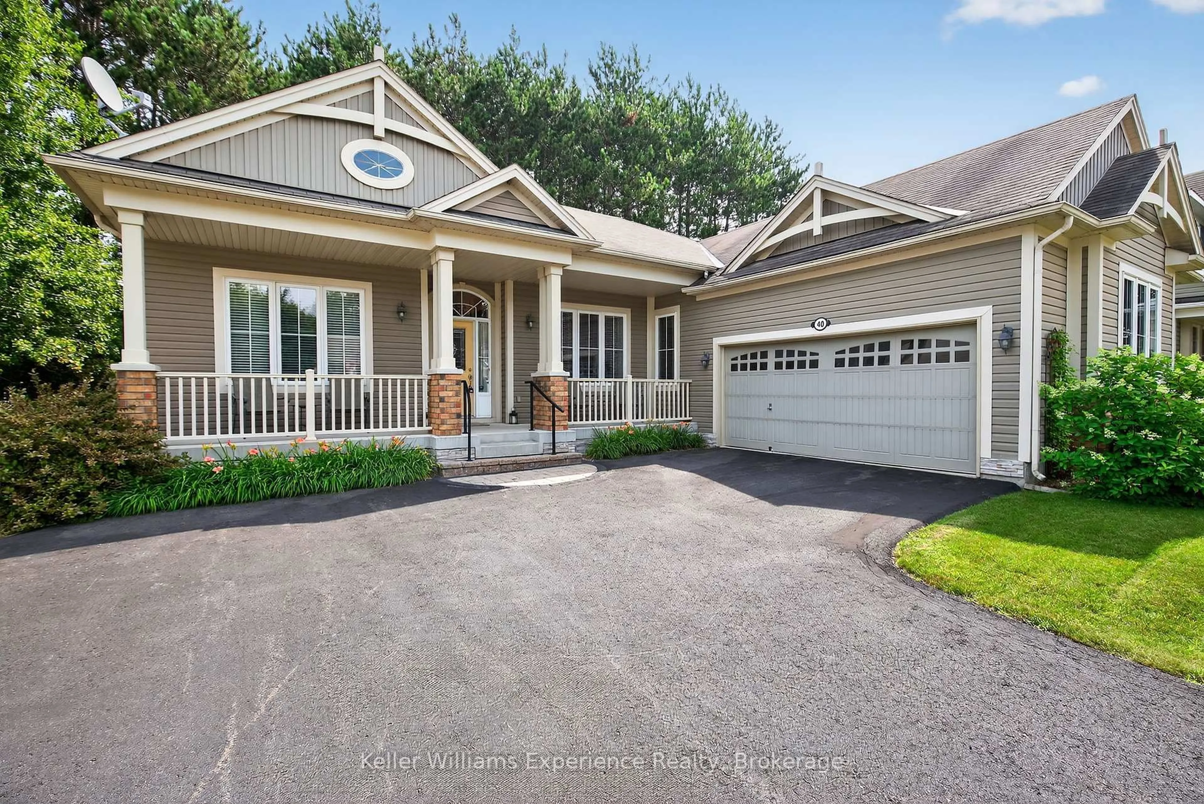 Home with vinyl exterior material, street for 40 Windsong Cres, Bracebridge Ontario P1L 0A3