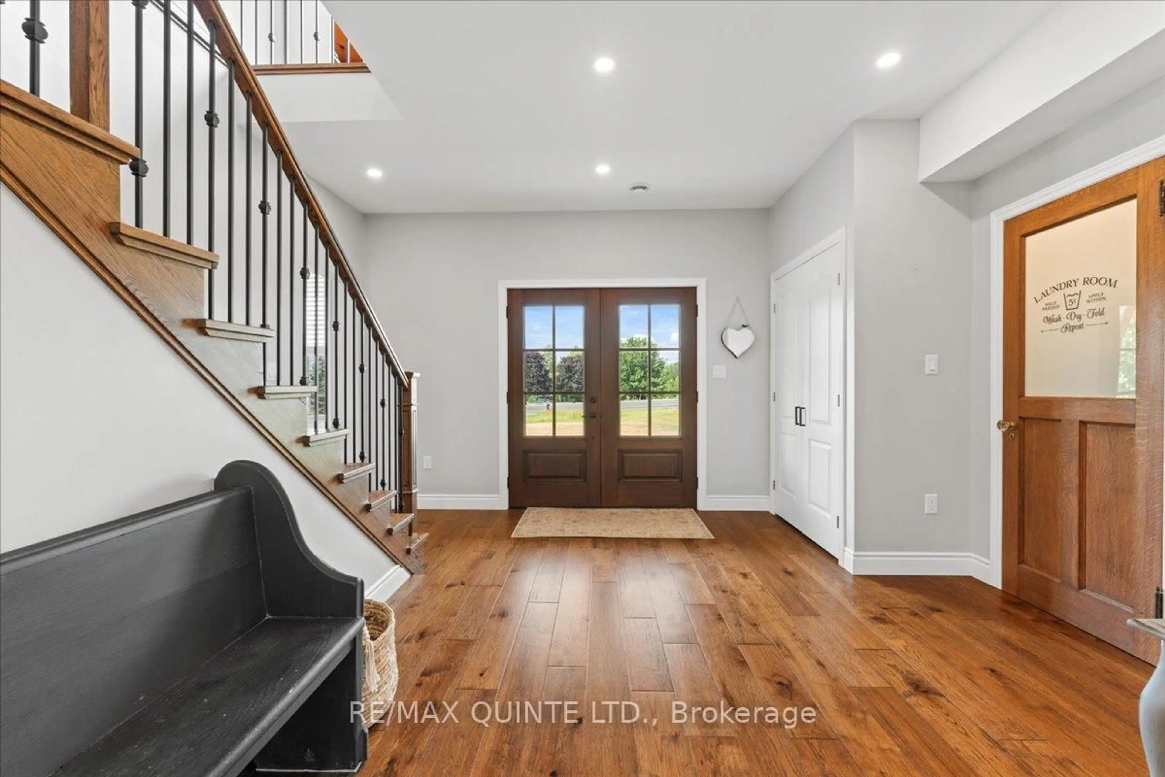 Indoor entryway for 806 Newburgh Rd, Plantagenet Ontario K7R 3L2