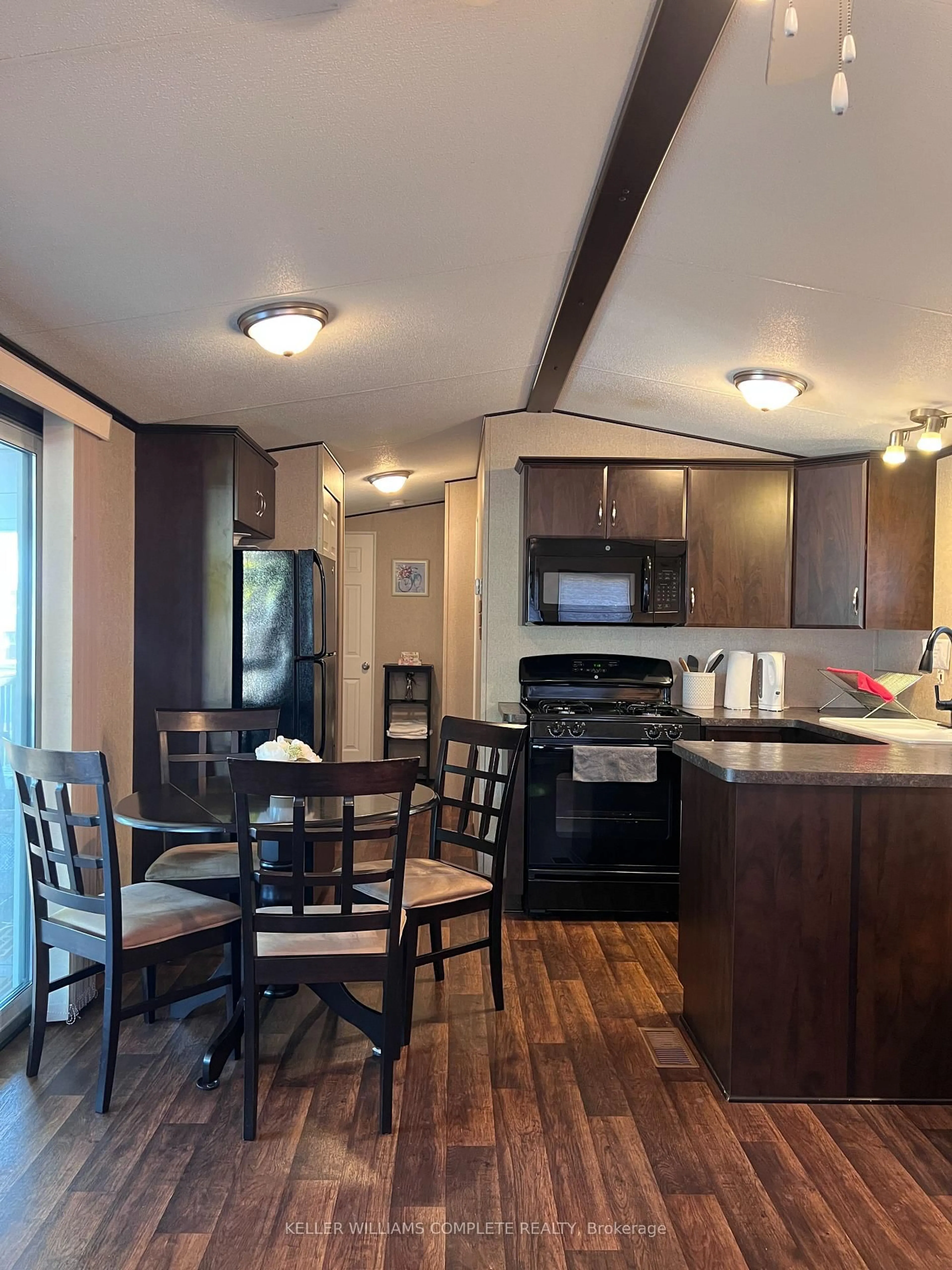 Open concept kitchen, wood/laminate floor for 1501 LINE 8 Rd #520, Niagara-on-the-Lake Ontario L0S 1L0