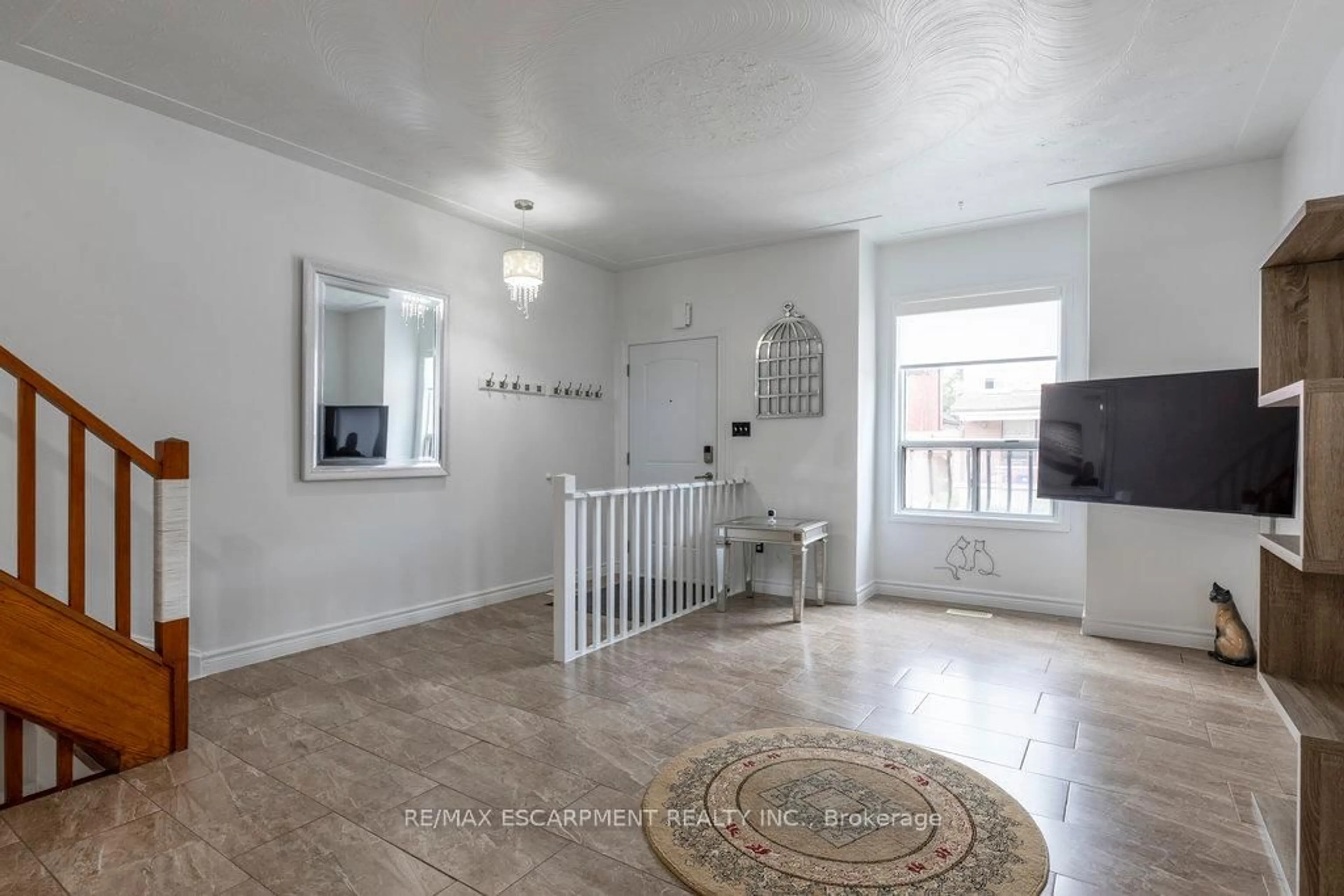 Unknown for 52 Clyde St, Hamilton Ontario L8L 5R4