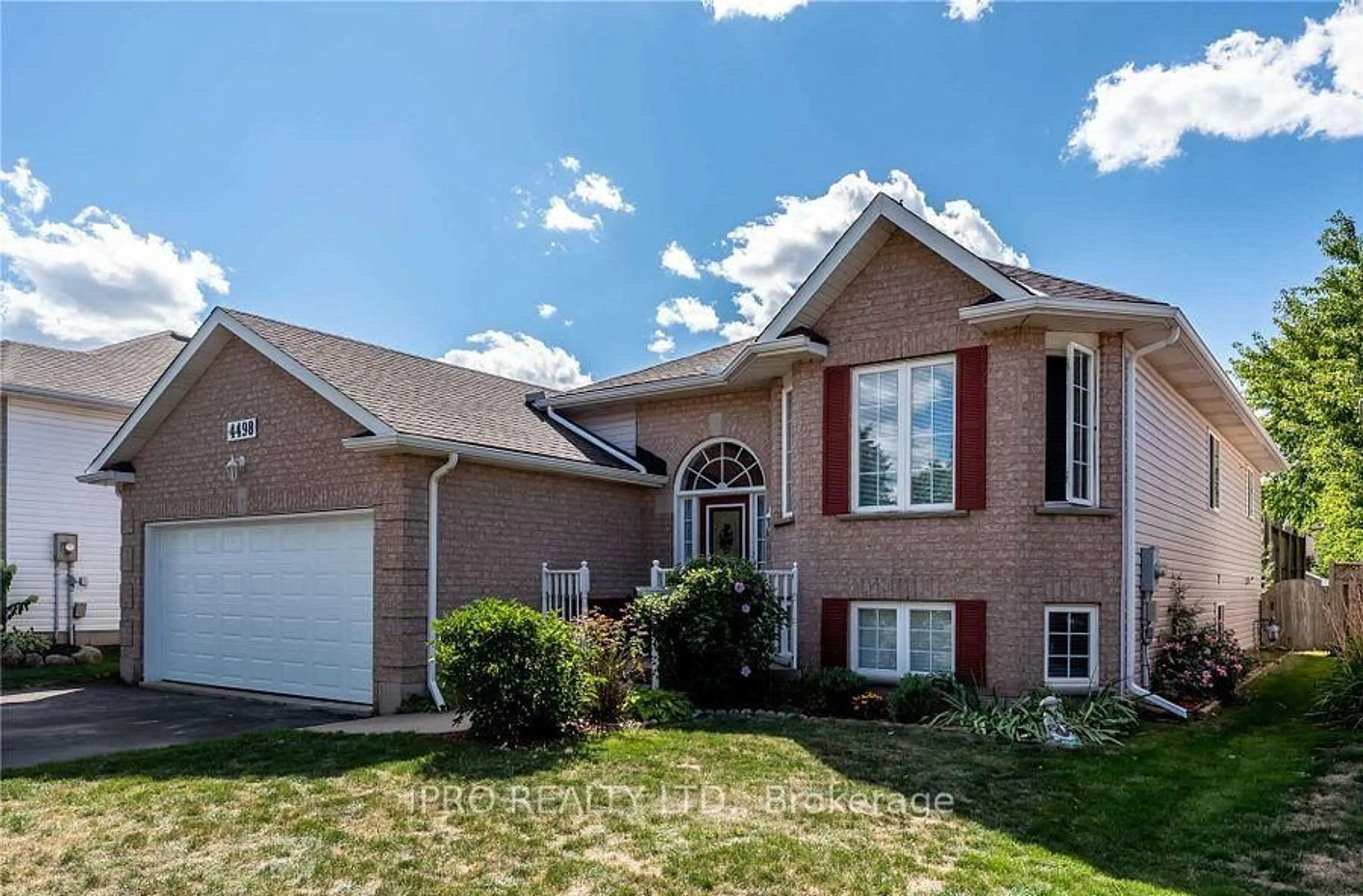 Home with brick exterior material, street for 4498 Garden Gate Terr, Lincoln Ontario L0R 1B9