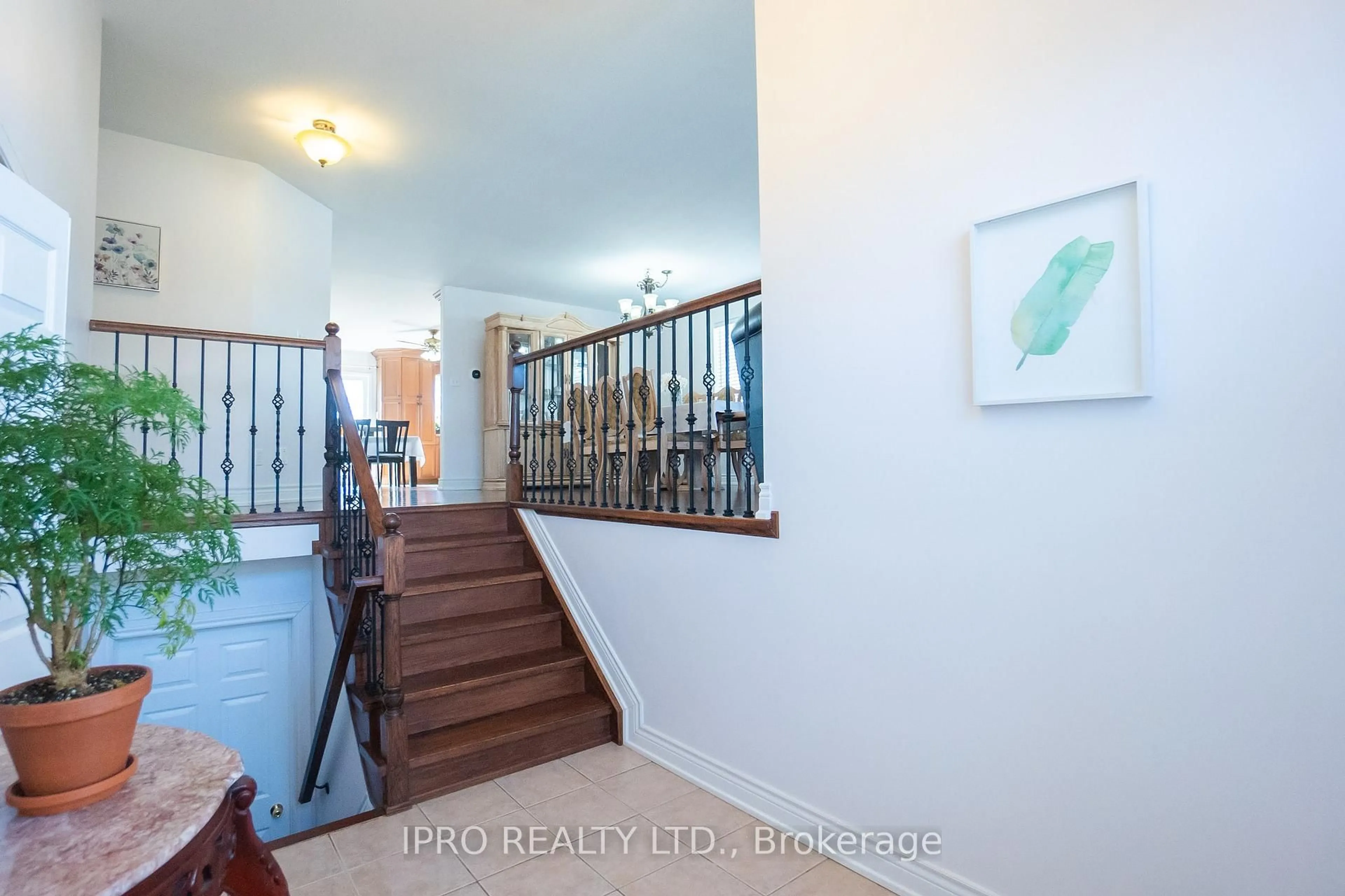 Indoor entryway for 4498 Garden Gate Terr, Lincoln Ontario L0R 1B9