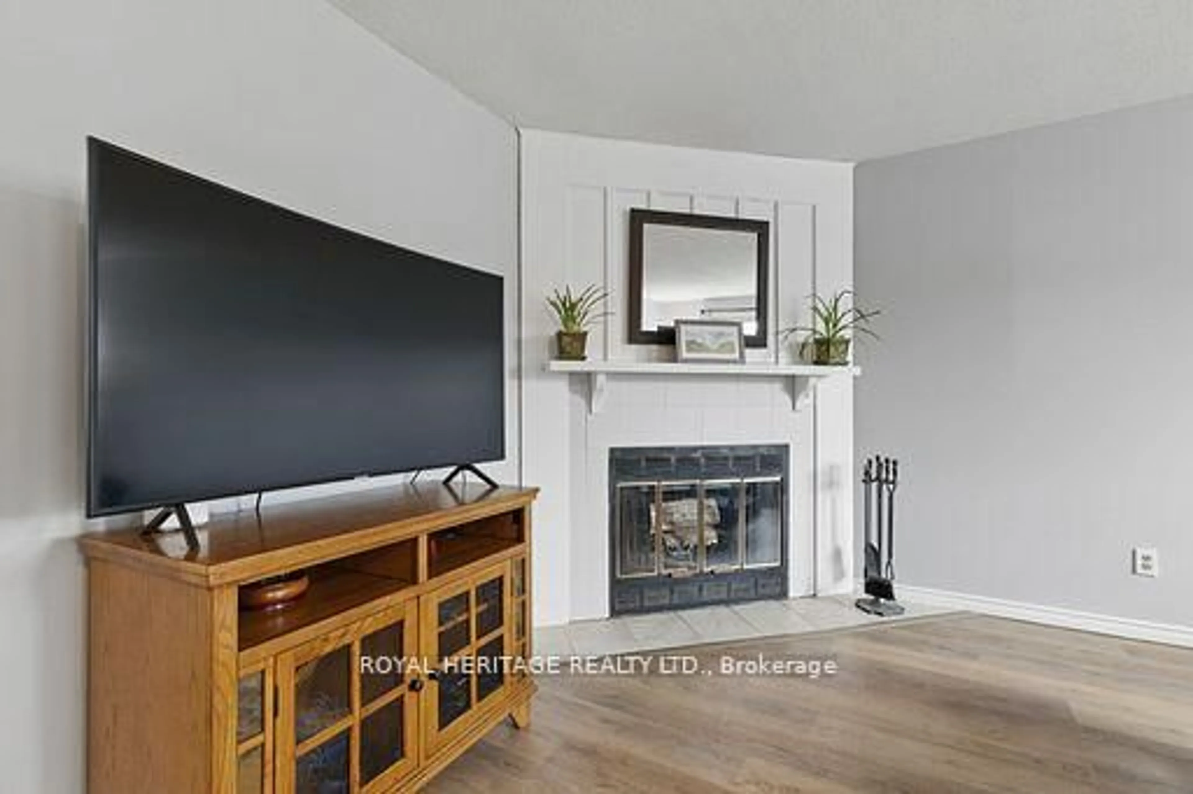 Living room with furniture, unknown for 482 Springbank Ave #10, Woodstock Ontario N4T 1K8