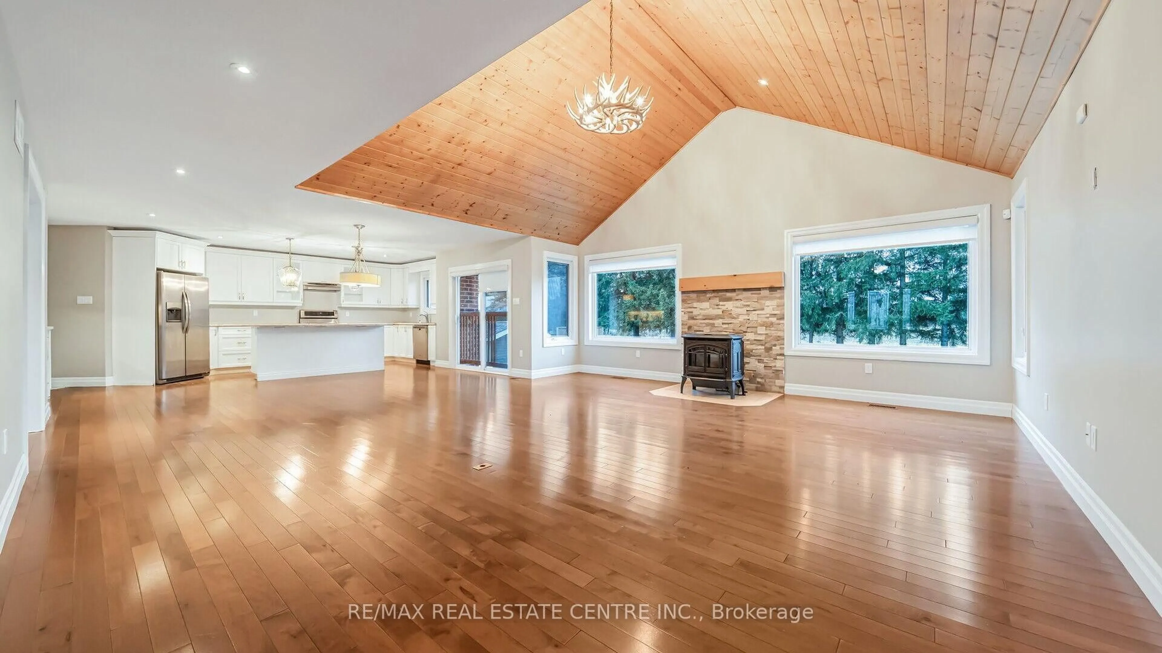 Open concept kitchen, wood/laminate floor for 294288 8th Line, Amaranth Ontario L9W 0J8