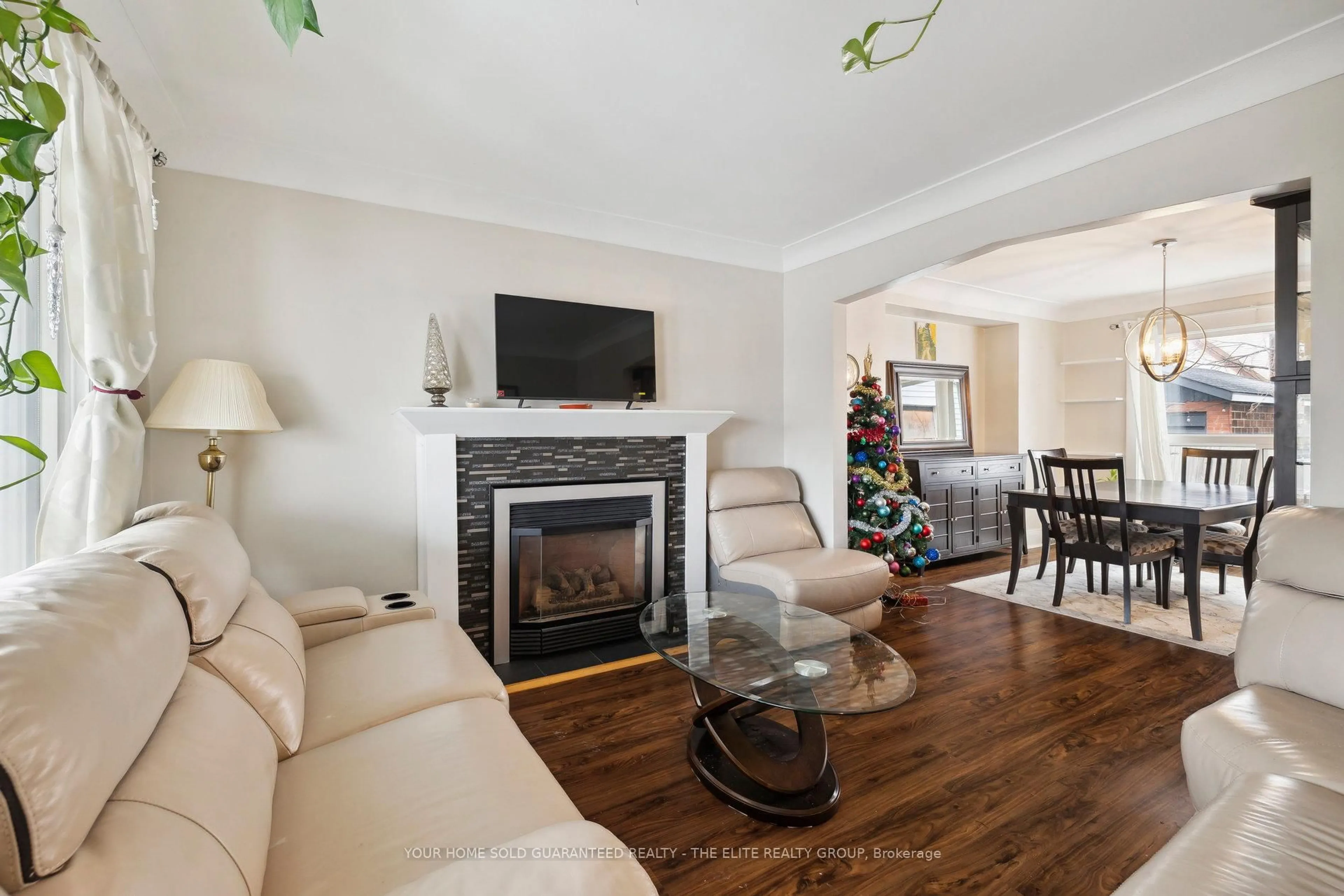 Living room with furniture, wood/laminate floor for 167 Balsam Ave, Hamilton Ontario L8L 6Y4