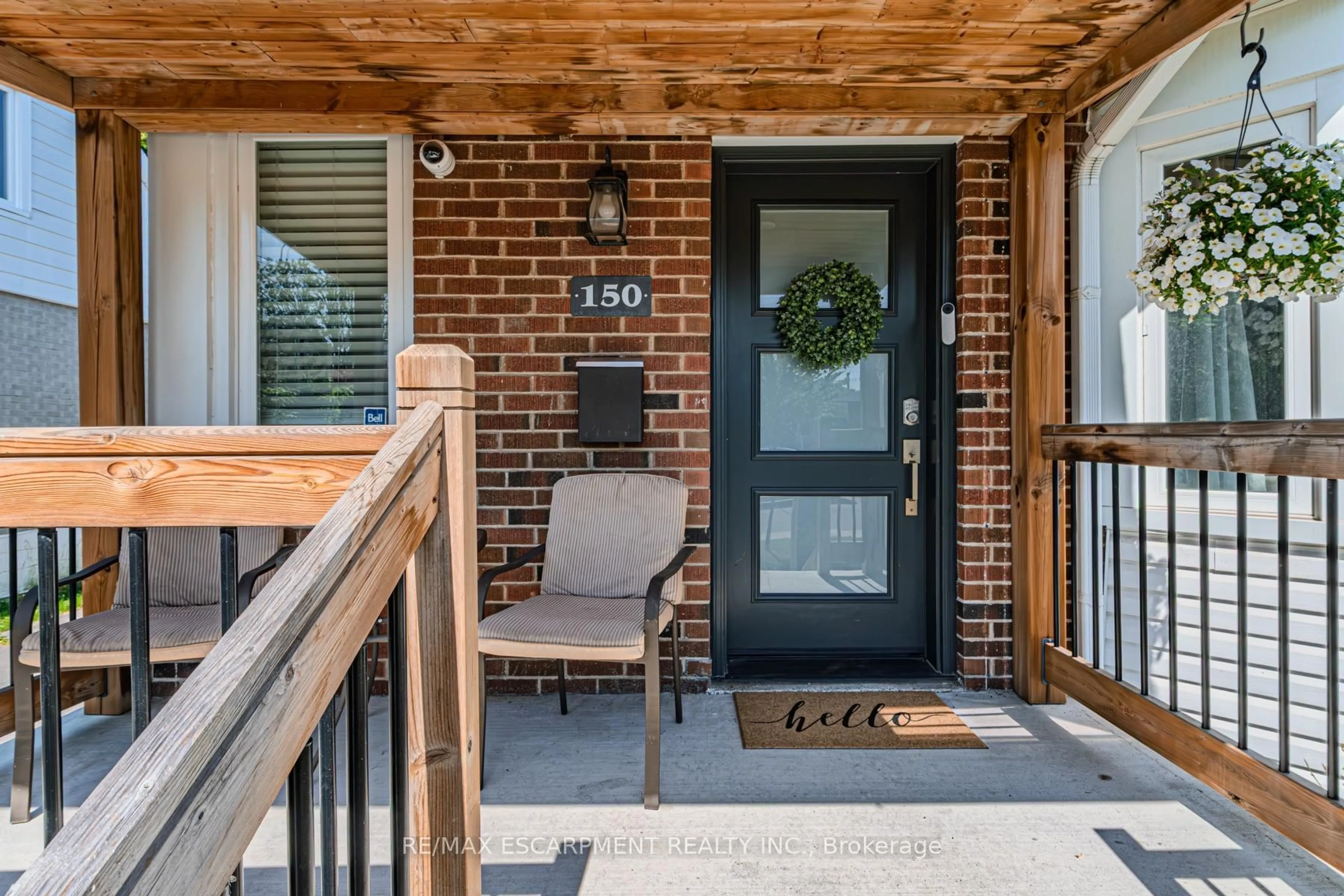 Indoor entryway for 150 Aberfoyle Ave, Hamilton Ontario L8K 4S3