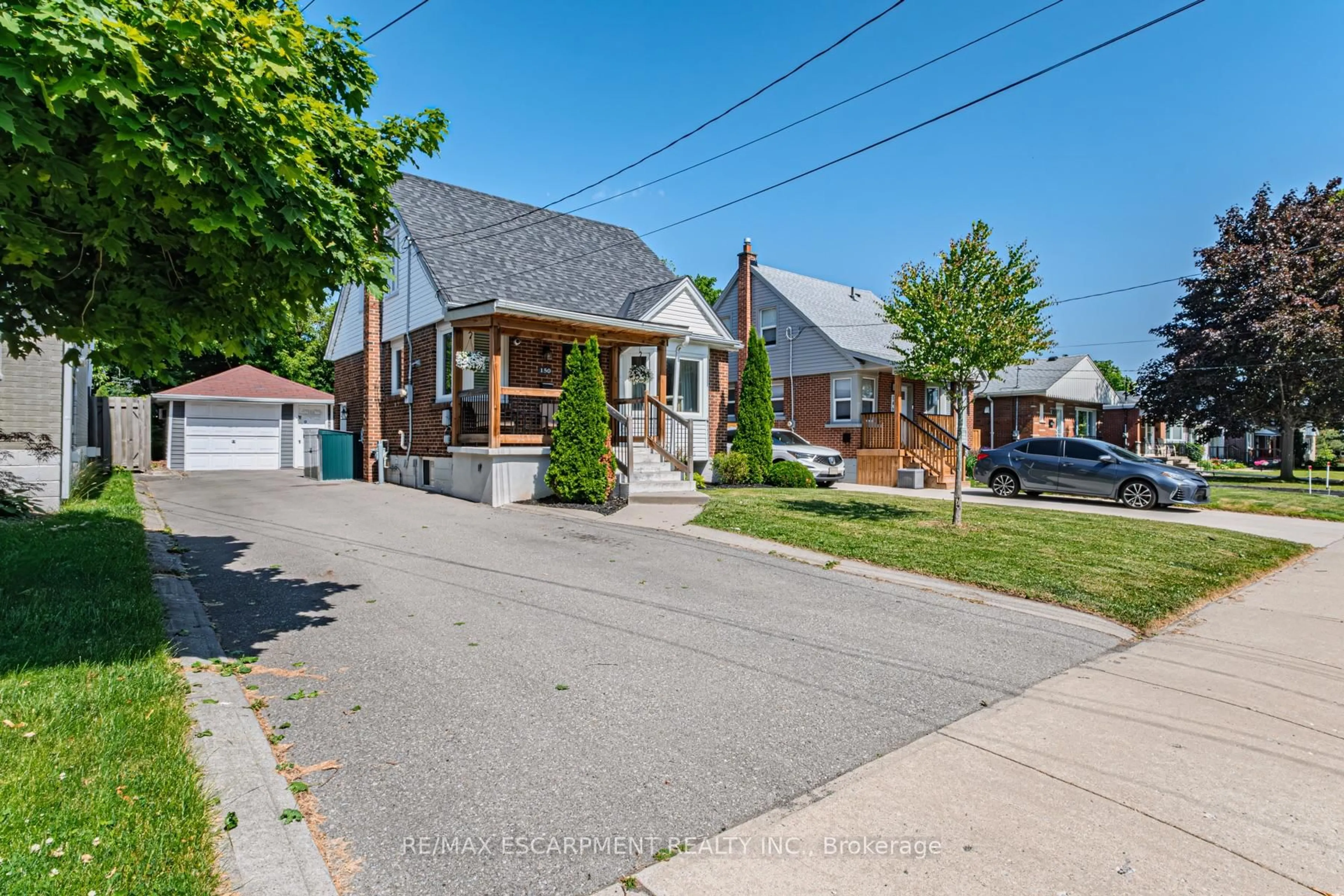 A pic from outside/outdoor area/front of a property/back of a property/a pic from drone, street for 150 Aberfoyle Ave, Hamilton Ontario L8K 4S3