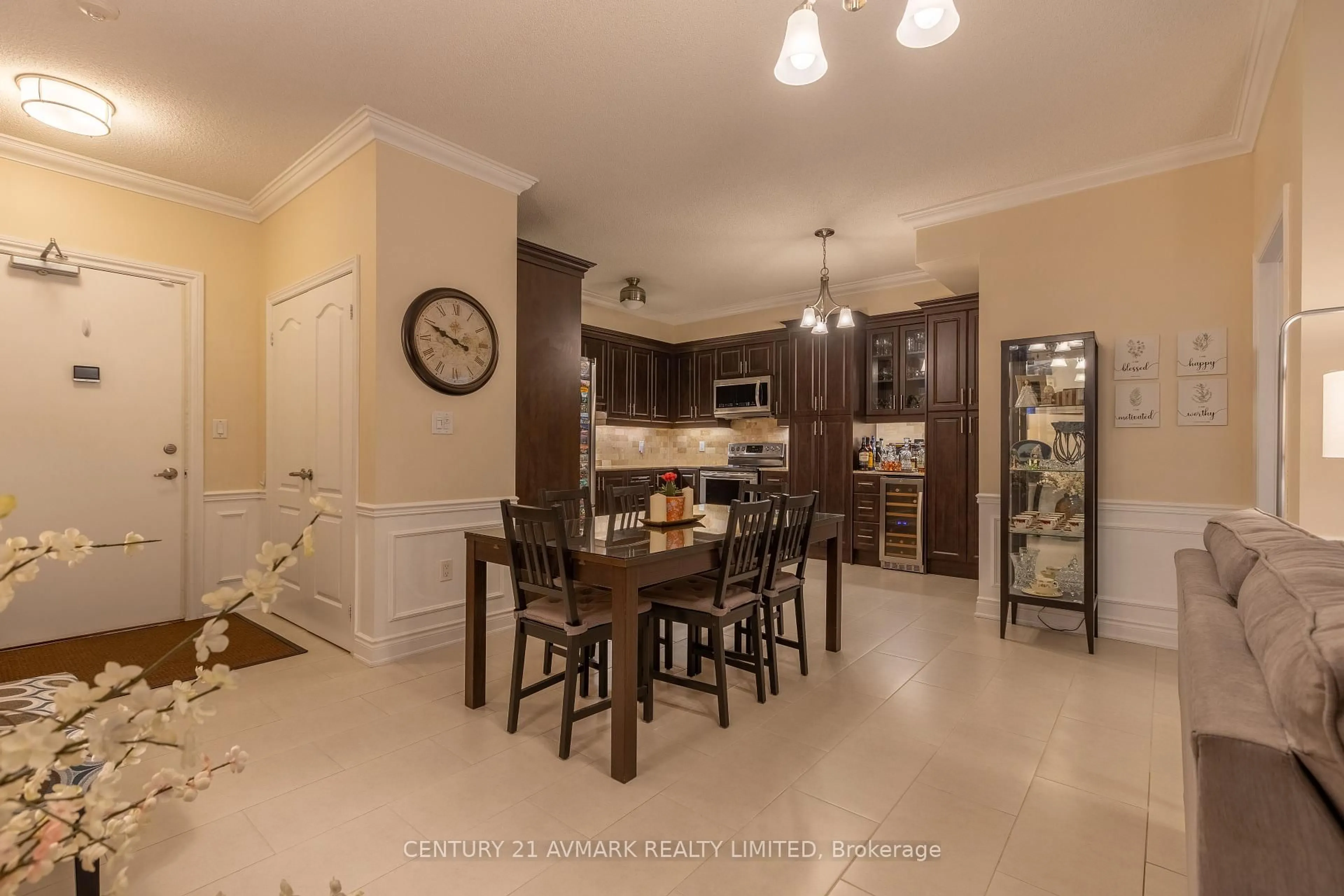 Open concept kitchen, ceramic/tile floor for 8111 Forest Glen Dr #228, Niagara Falls Ontario L2H 2Y7