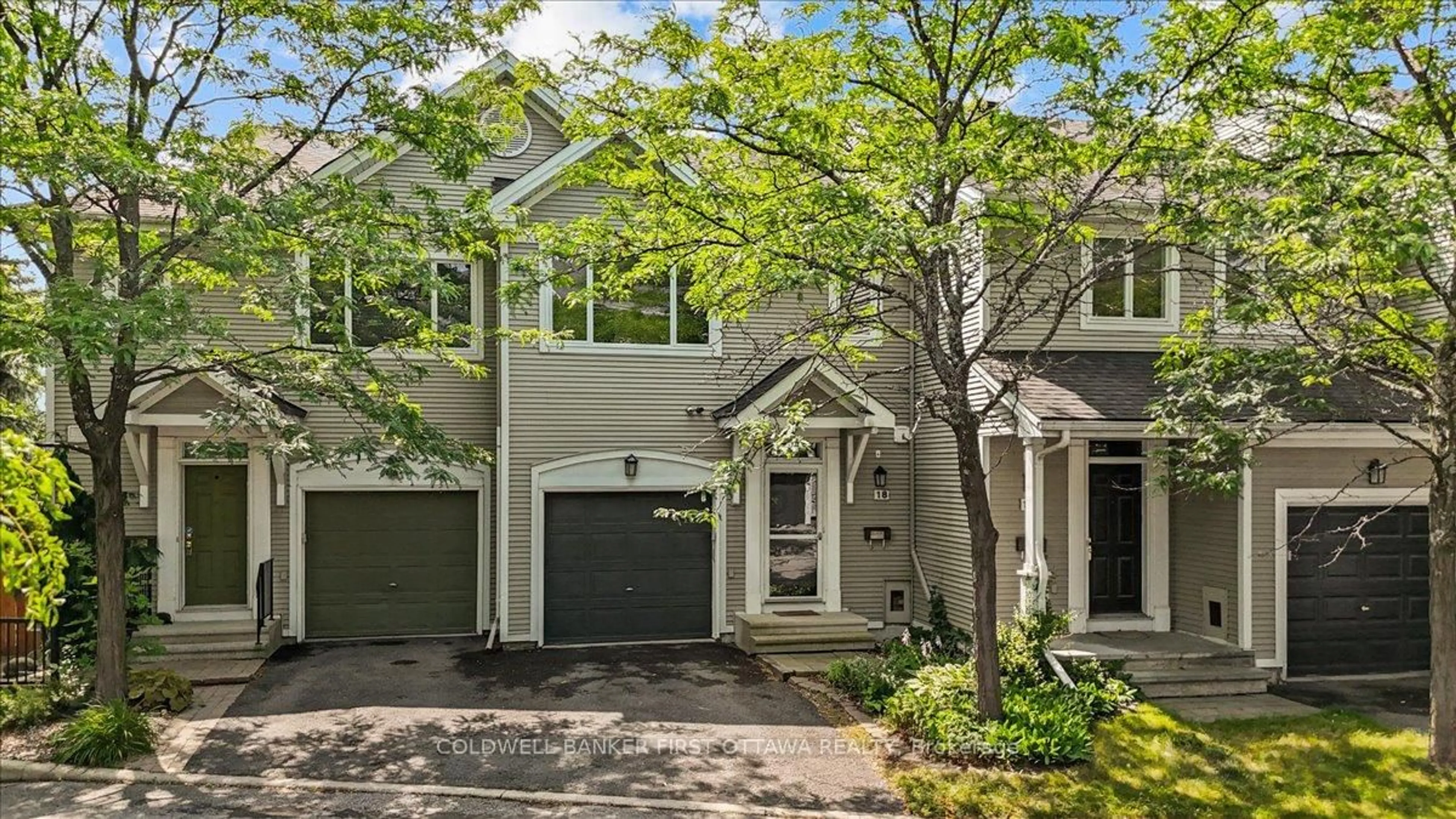 Unknown for 18 MAXTON Private, Ottawa Ontario K1J 1J2