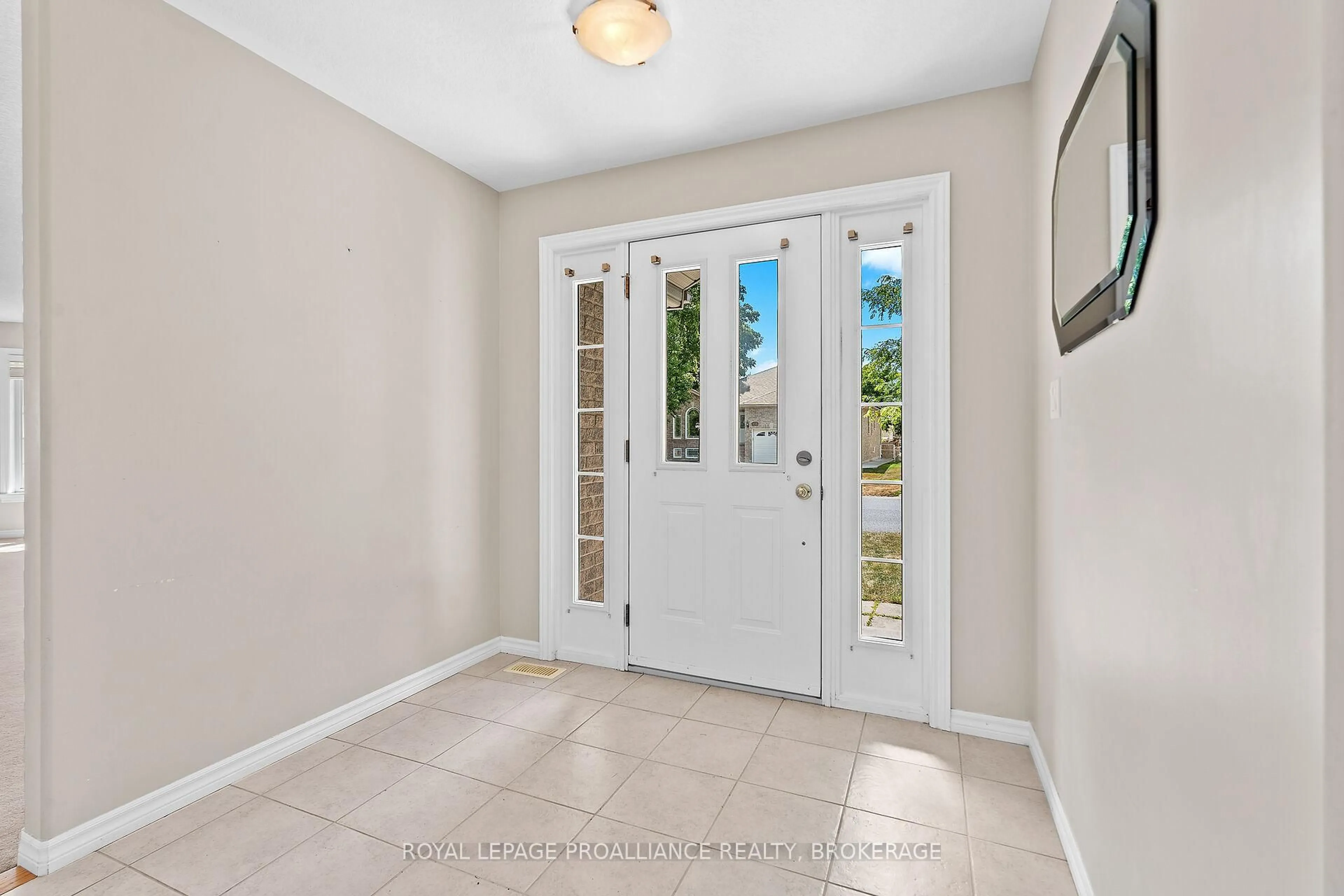 Indoor entryway for 29 Ellesmeer Ave, Kingston Ontario K7P 3J1