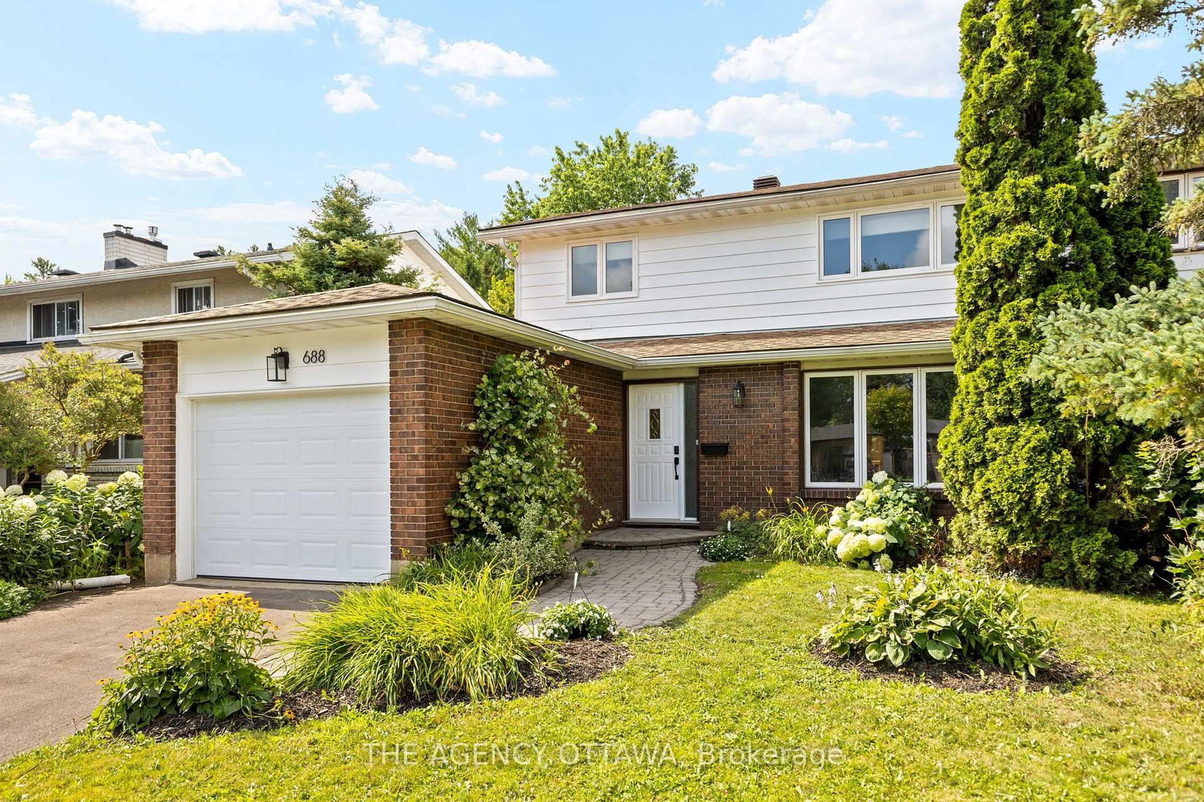 Home with brick exterior material, street for 688 LAVERENDRYE Dr, Ottawa Ontario K1J 7X6