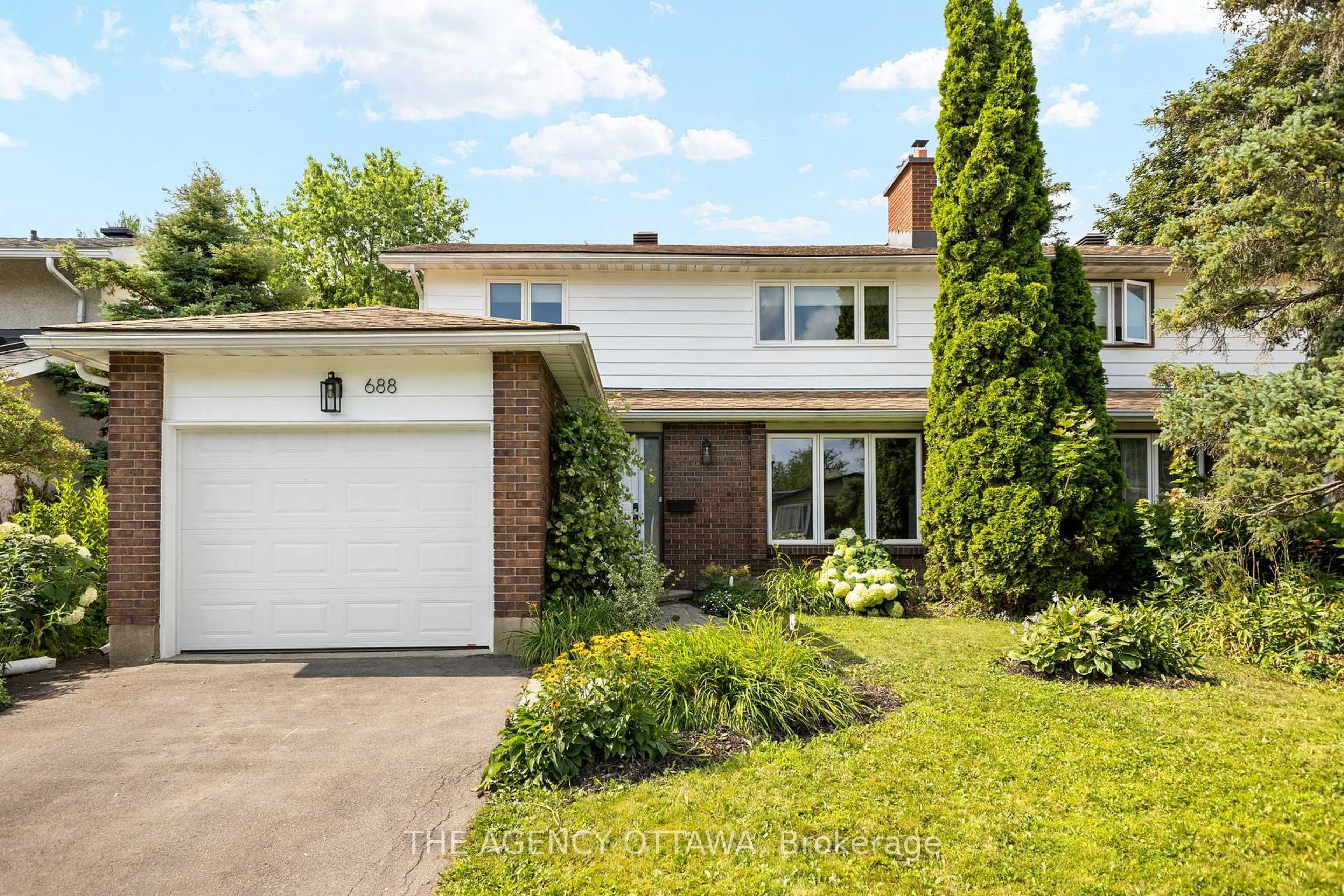 Home with brick exterior material, street for 688 LAVERENDRYE Dr, Ottawa Ontario K1J 7X6