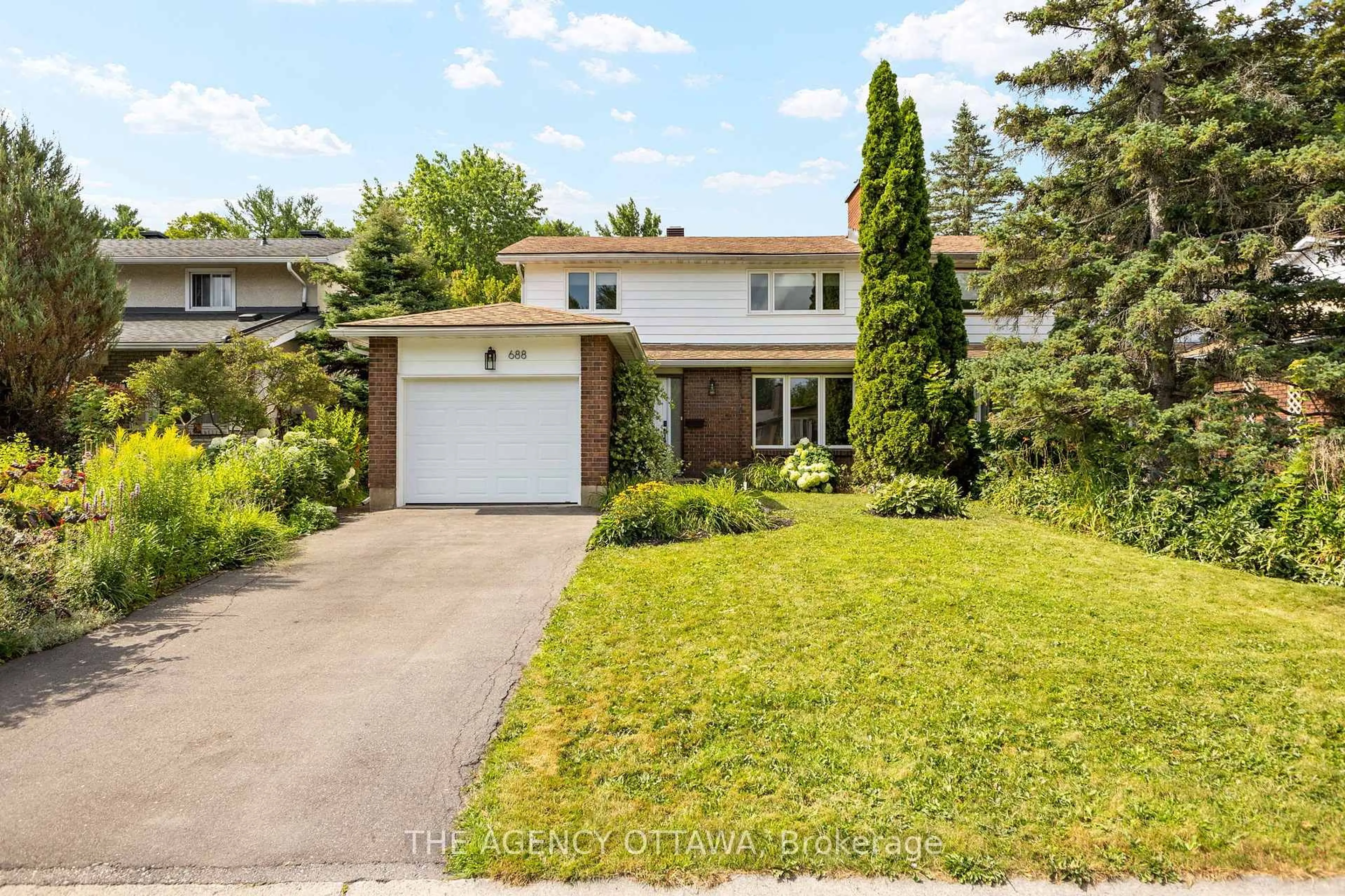 Unknown for 688 LAVERENDRYE Dr, Ottawa Ontario K1J 7X6