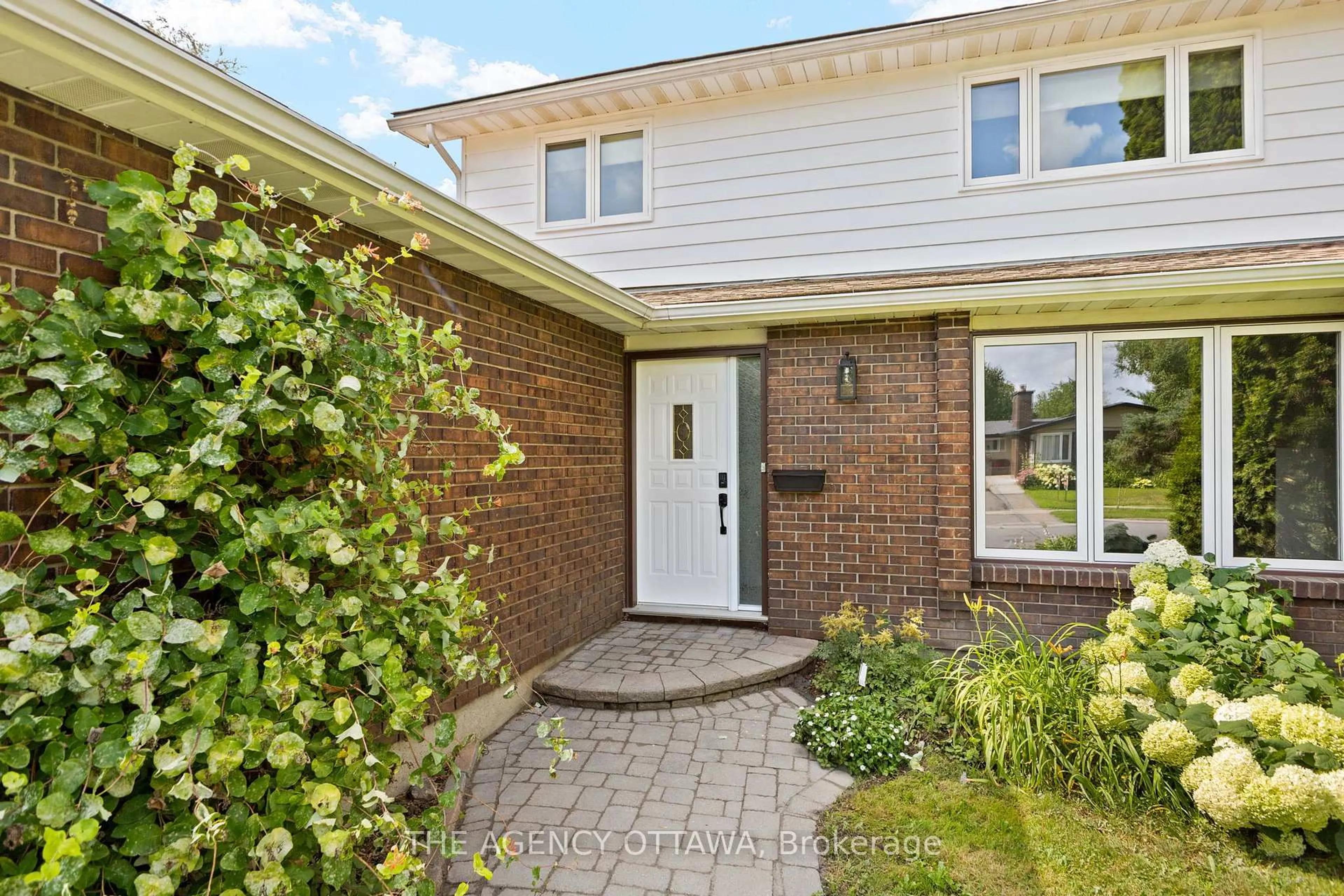 Home with brick exterior material, street for 688 LAVERENDRYE Dr, Ottawa Ontario K1J 7X6