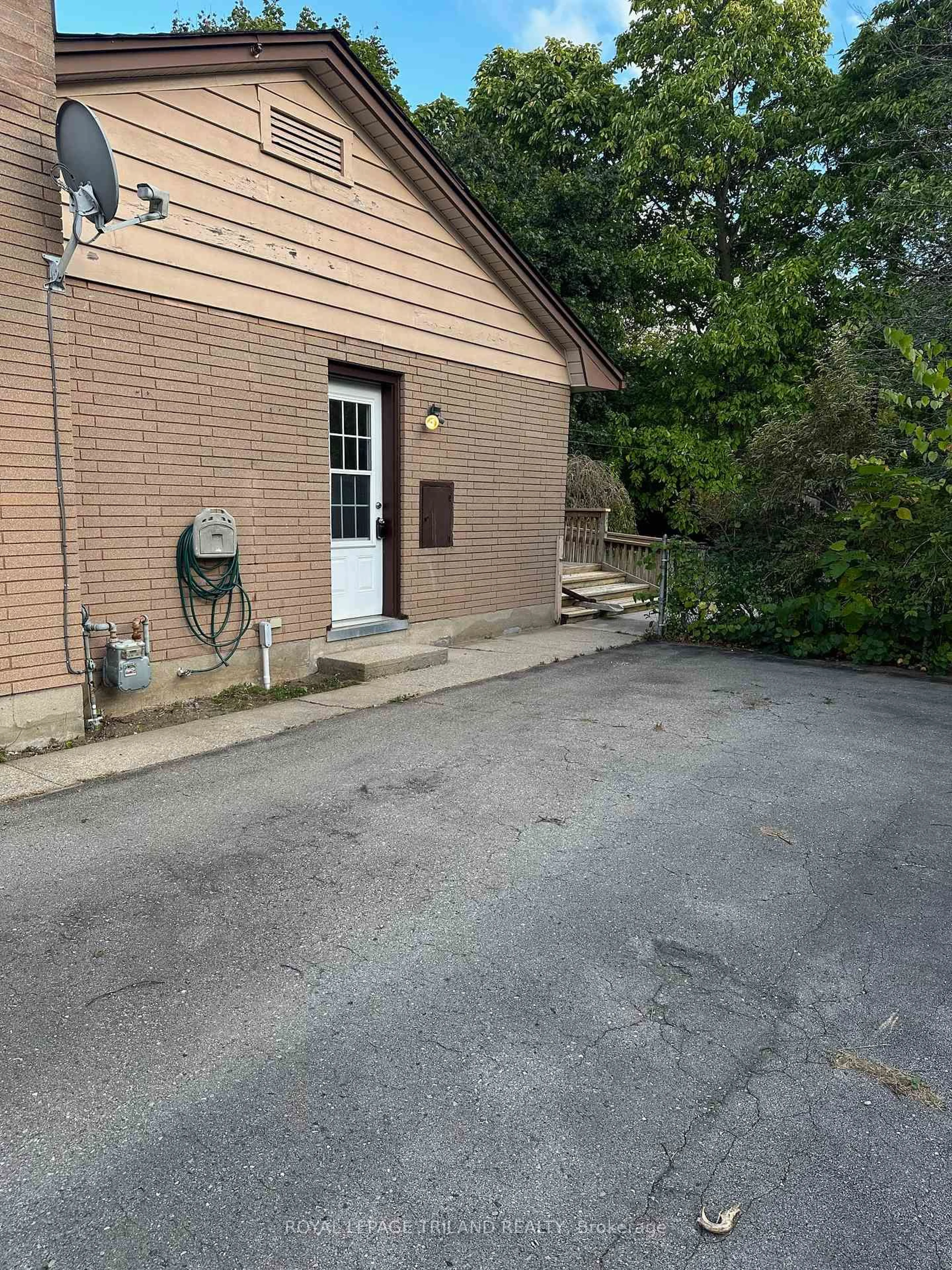 Unknown for 264 Trott Dr, London North Ontario N6G 1B5