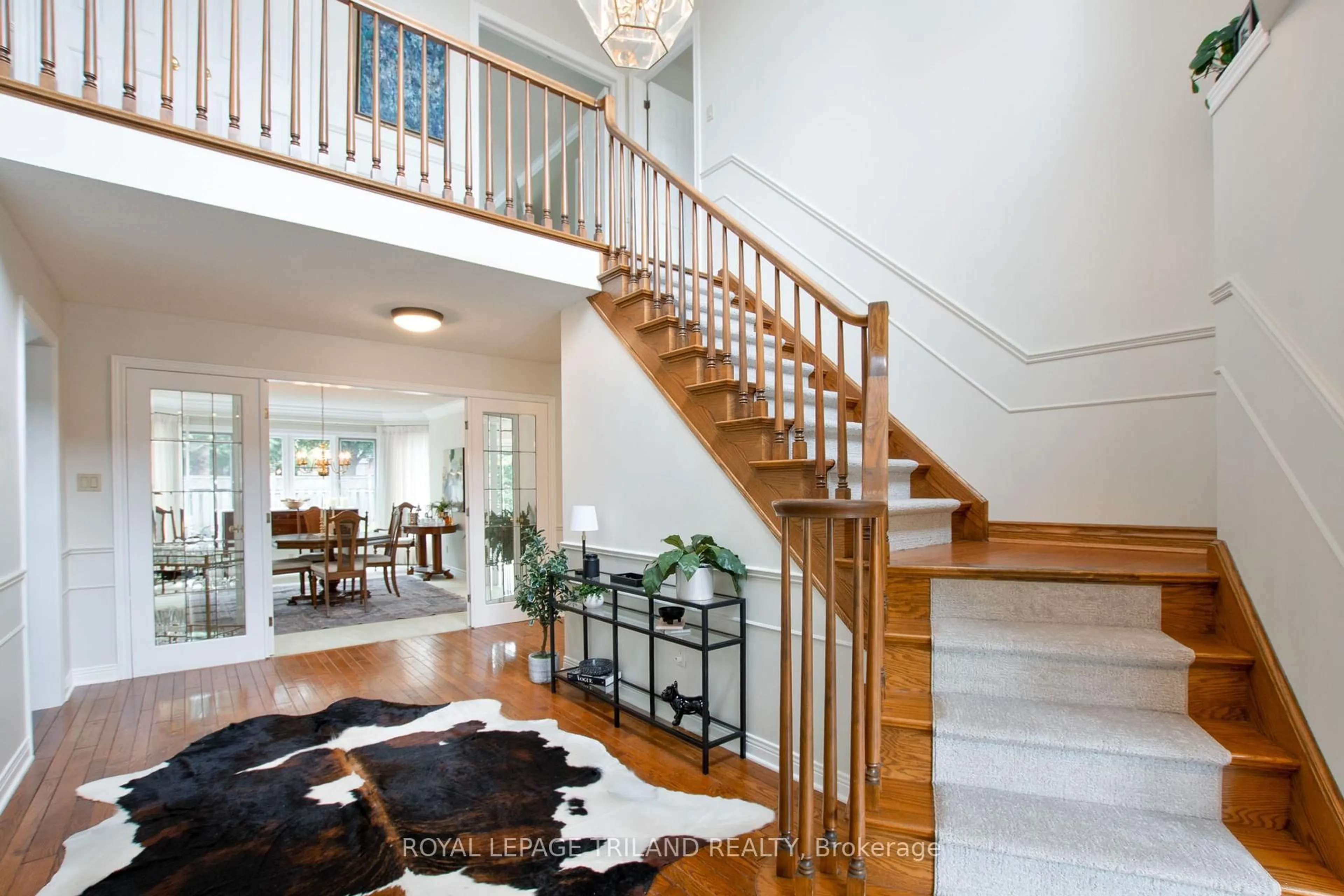 Indoor foyer for 191 Sunnyside Dr, London North Ontario N5X 3P7