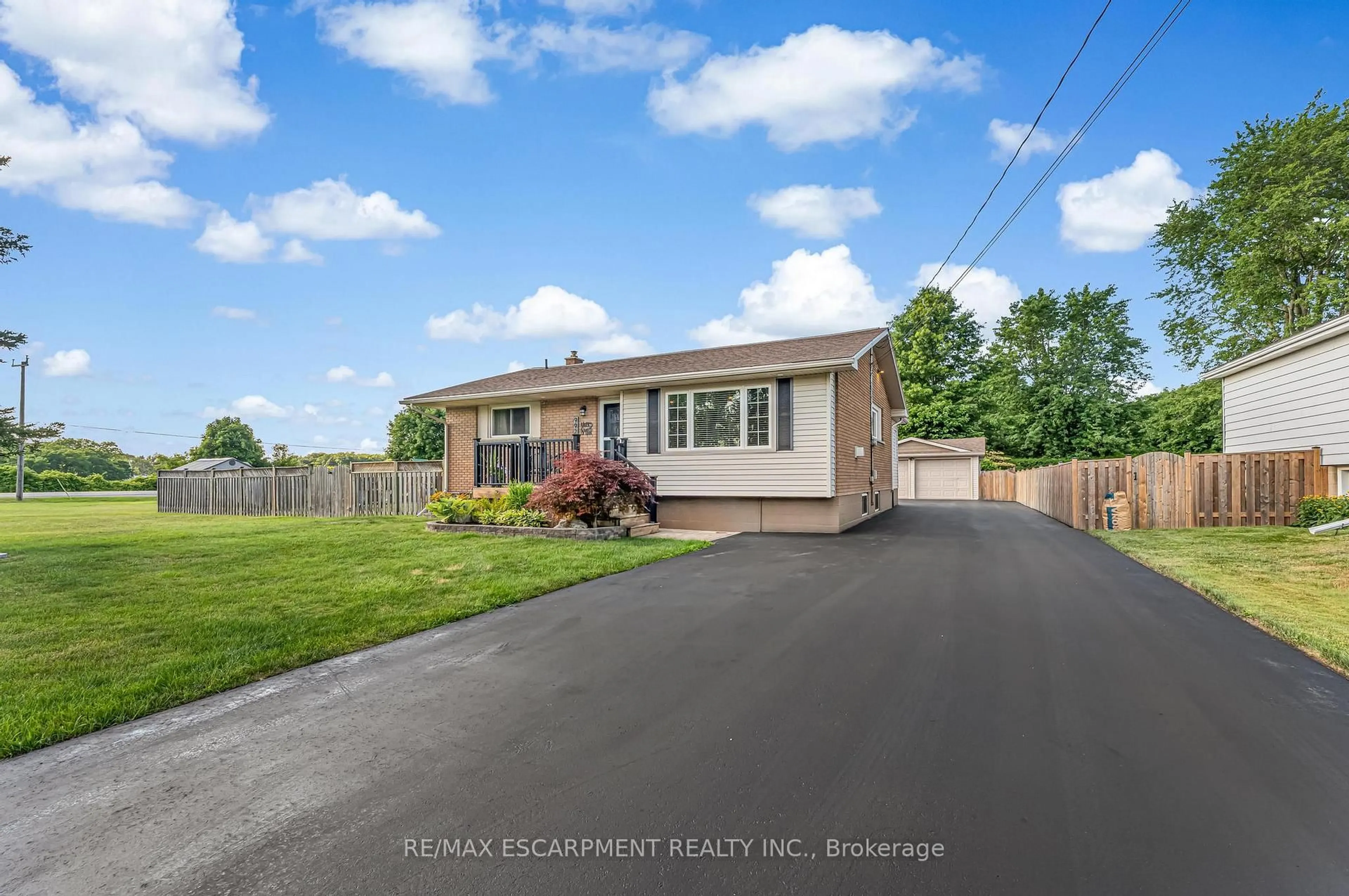 A pic from outside/outdoor area/front of a property/back of a property/a pic from drone, street for 9924 Dickenson Rd, Hamilton Ontario L0R 1W0