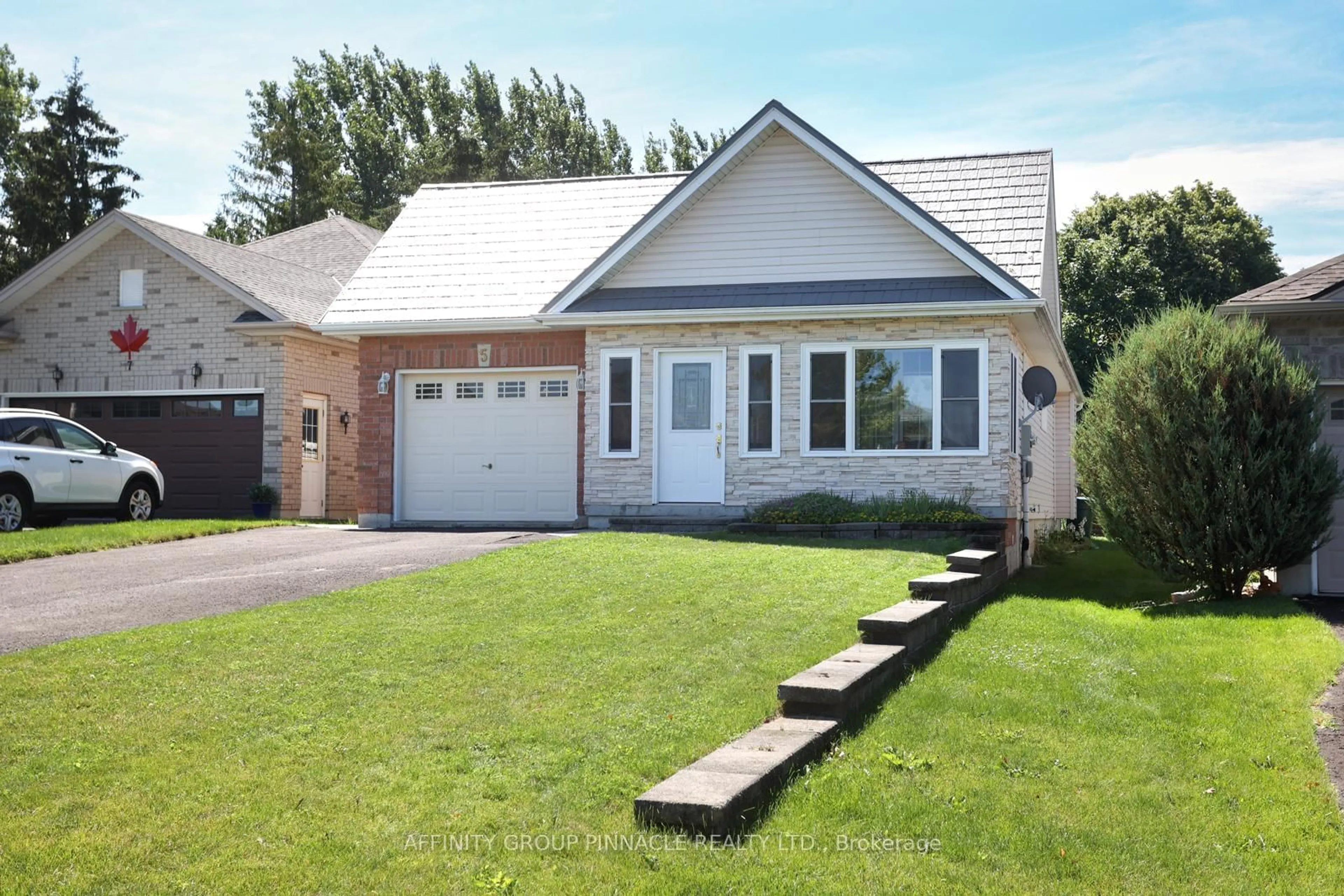 Home with vinyl exterior material, street for 5 Susan Crt, Kawartha Lakes Ontario K9V 4H1