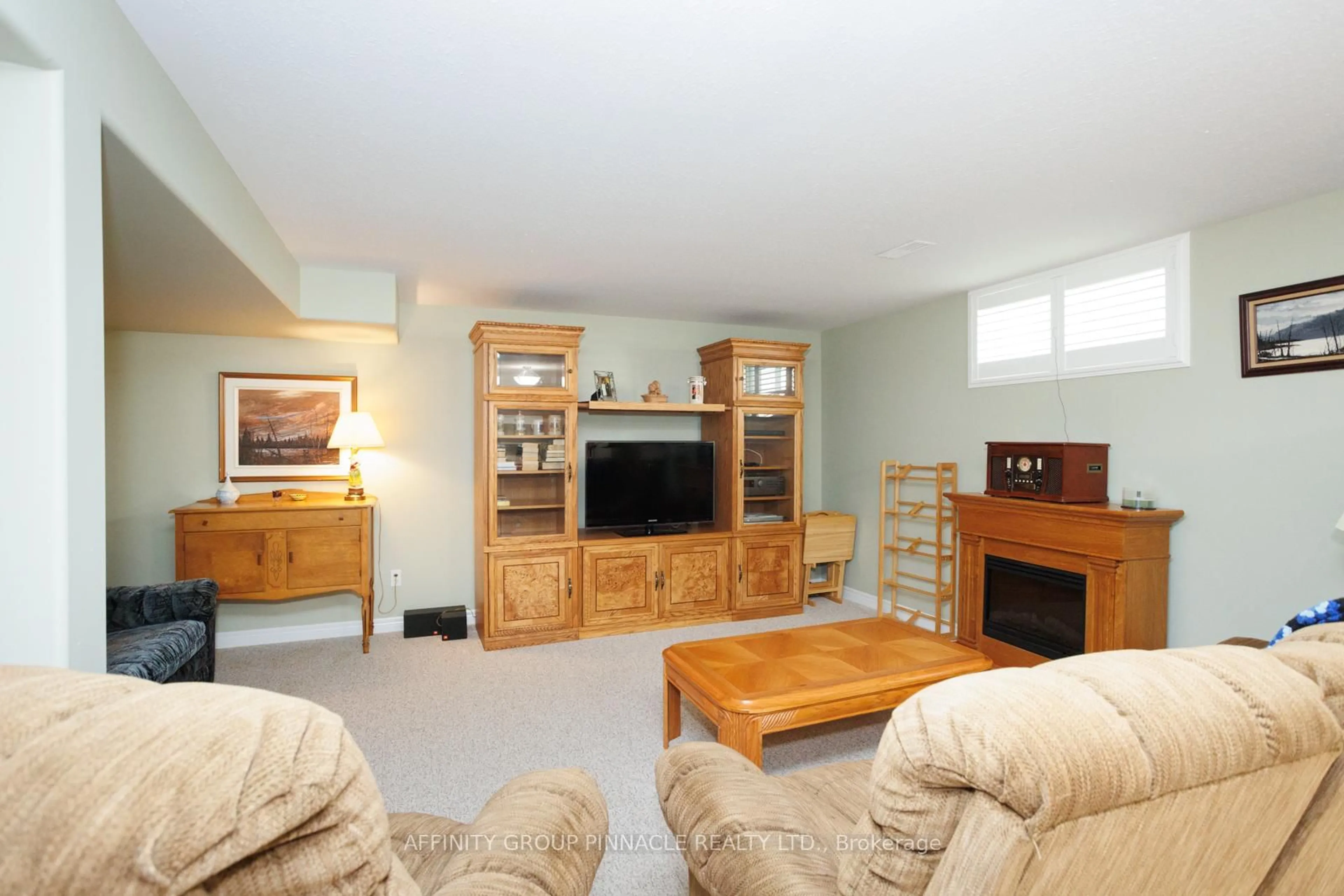 Living room with furniture, wood/laminate floor for 5 Susan Crt, Kawartha Lakes Ontario K9V 4H1