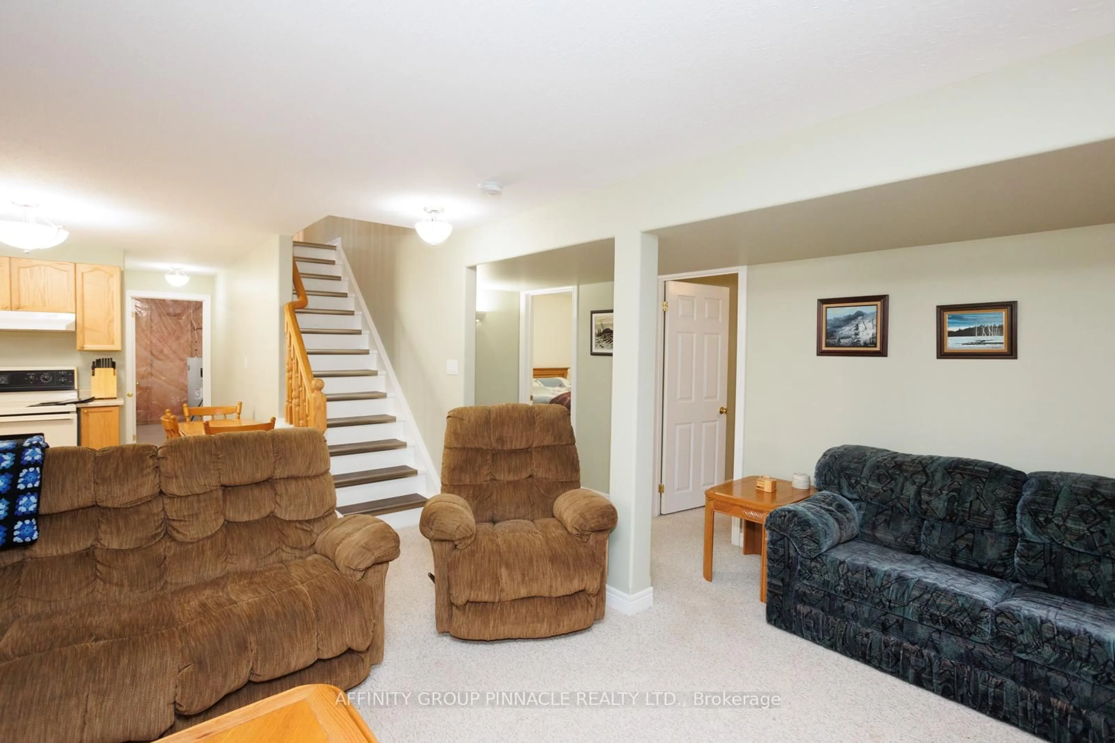 Living room with furniture, unknown for 5 Susan Crt, Kawartha Lakes Ontario K9V 4H1
