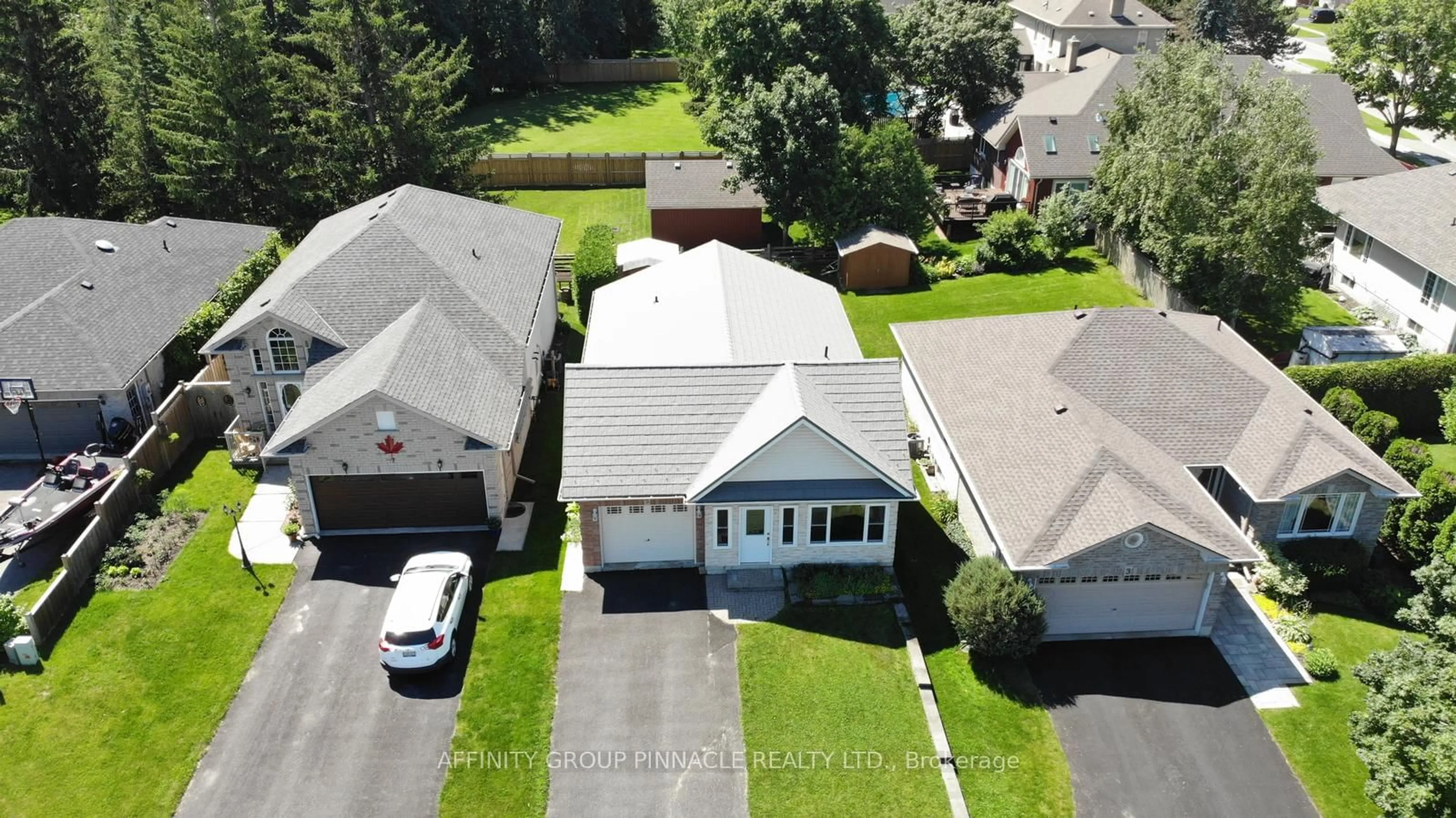A pic from outside/outdoor area/front of a property/back of a property/a pic from drone, street for 5 Susan Crt, Kawartha Lakes Ontario K9V 4H1
