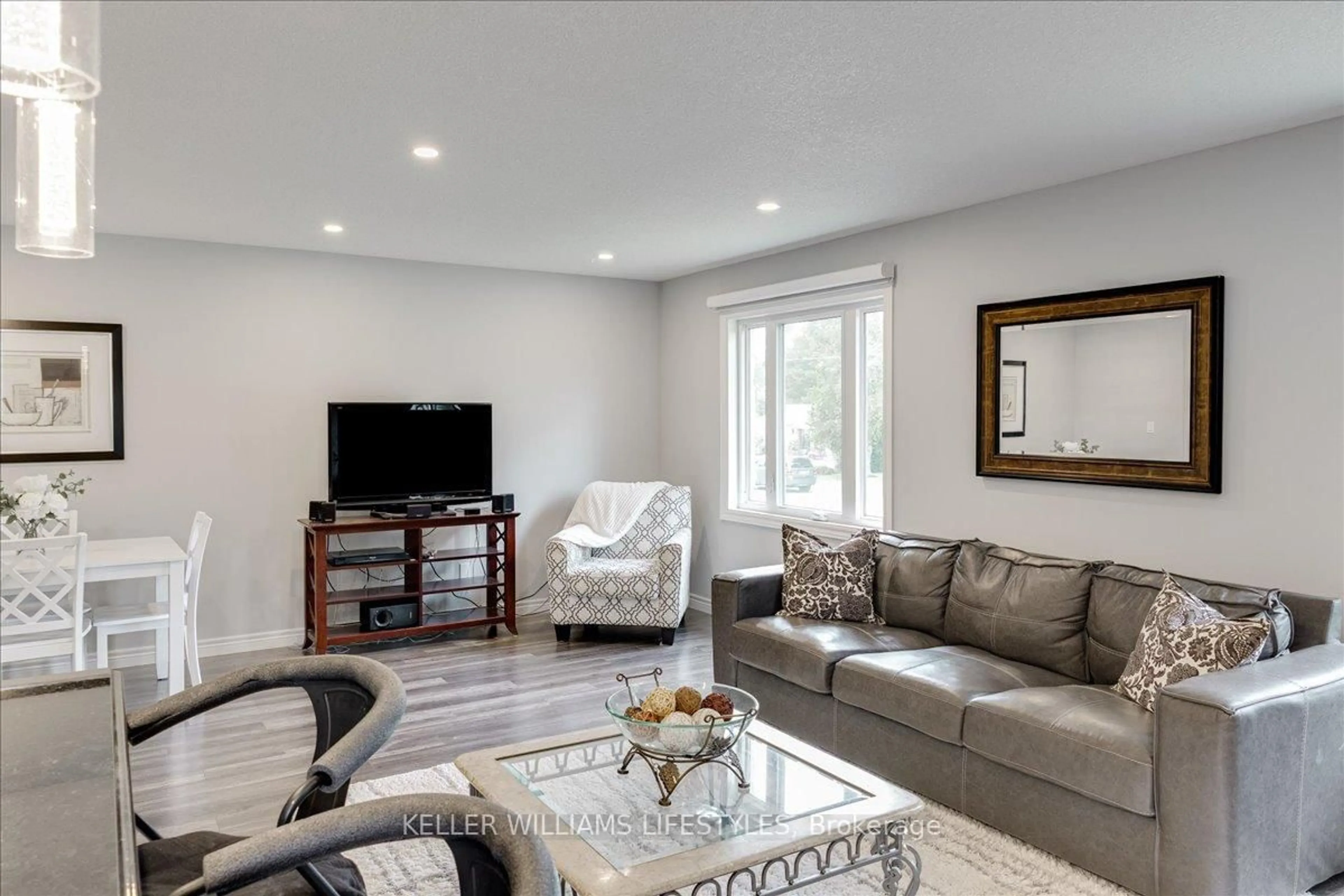 Living room with furniture, unknown for 229 Walnut St, Chatham-Kent Ontario N0P 1C0