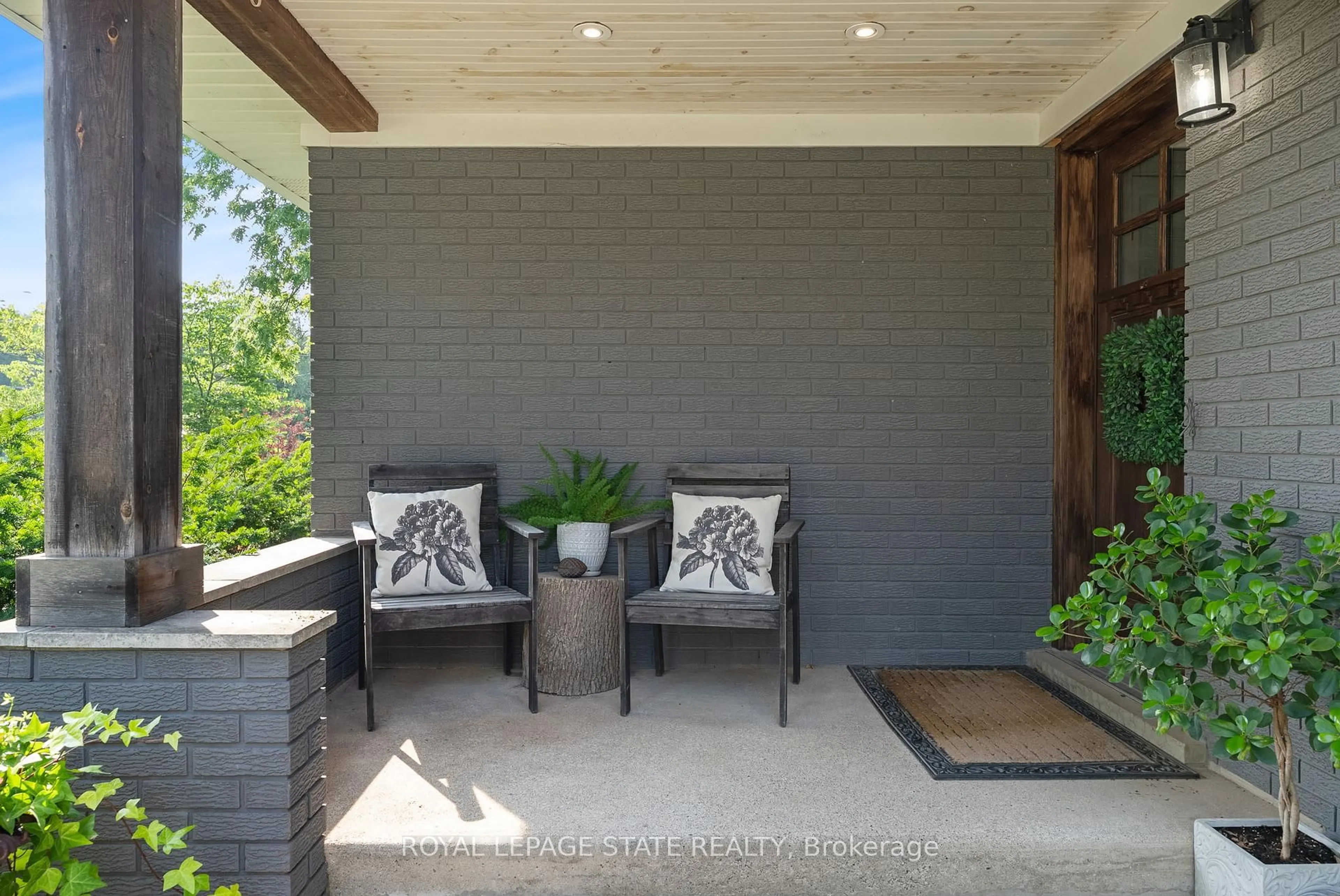Patio, street for 1 First St, Hamilton Ontario L0R 2H0