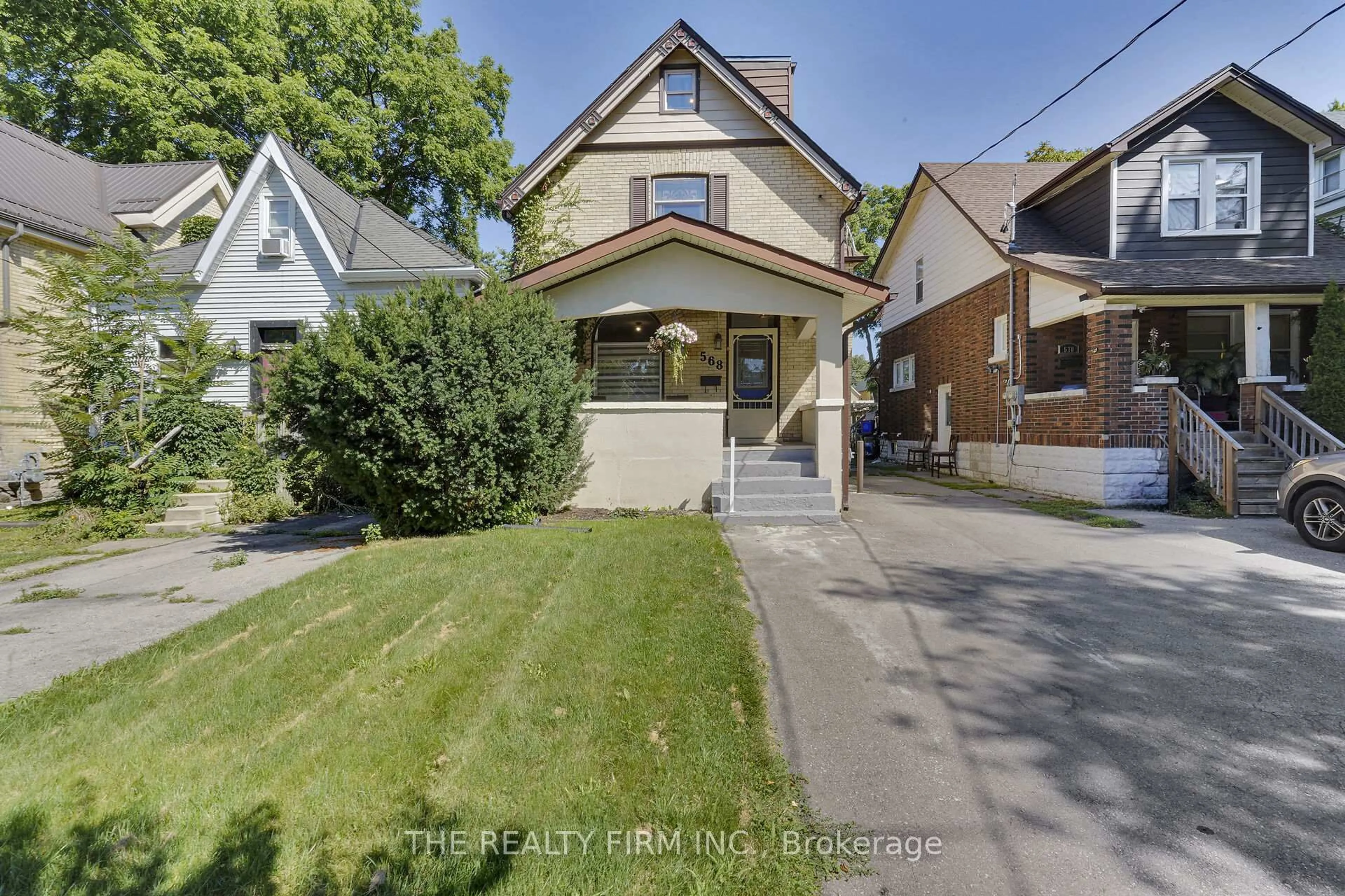 A pic from outside/outdoor area/front of a property/back of a property/a pic from drone, street for 568 Piccadilly St, London East Ontario N5Y 3G8