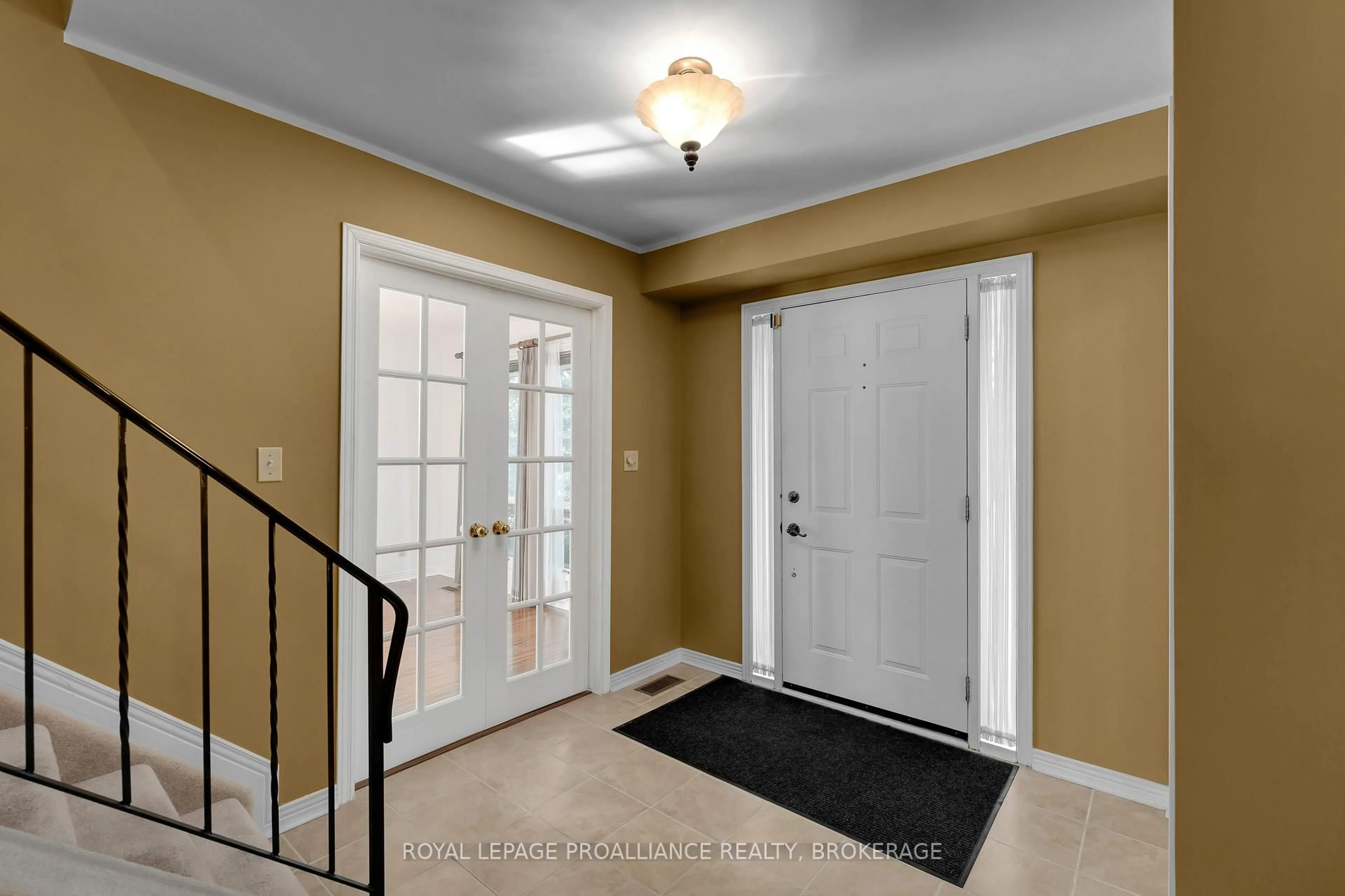 Indoor entryway for 954 Mona Dr, Kingston Ontario K7P 2K9