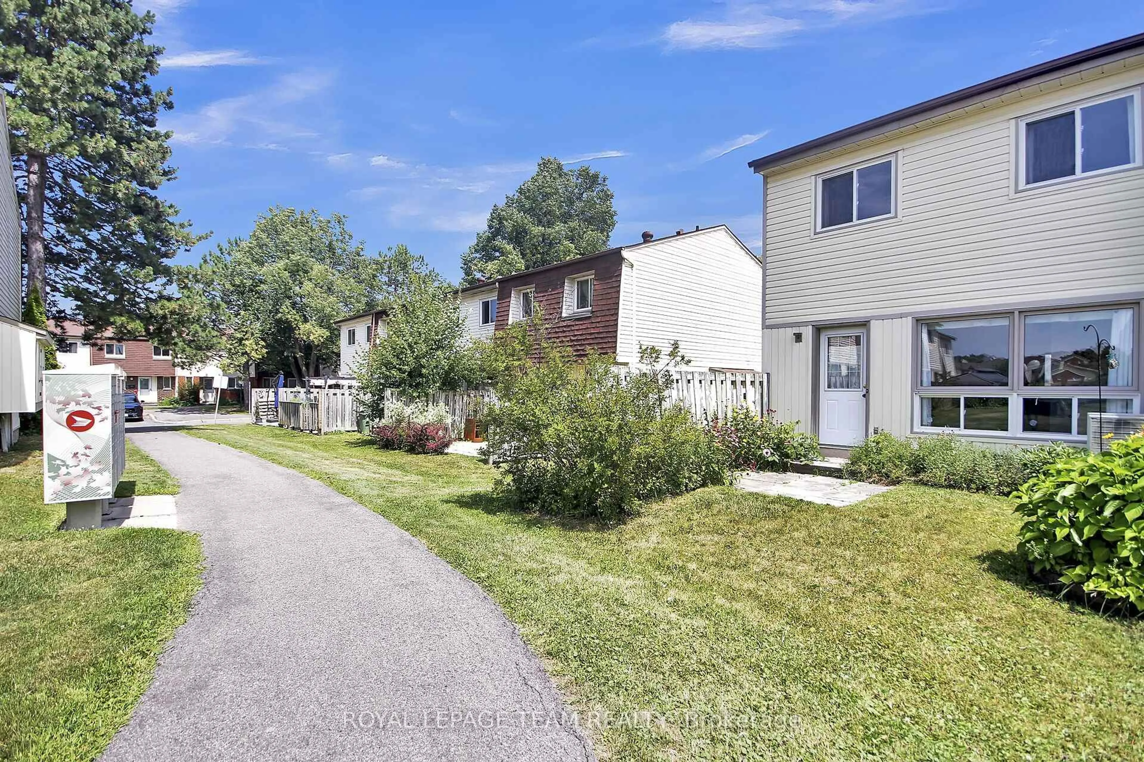 Unknown for 23 Sonnet Cres #F, Ottawa Ontario K2H 8W8